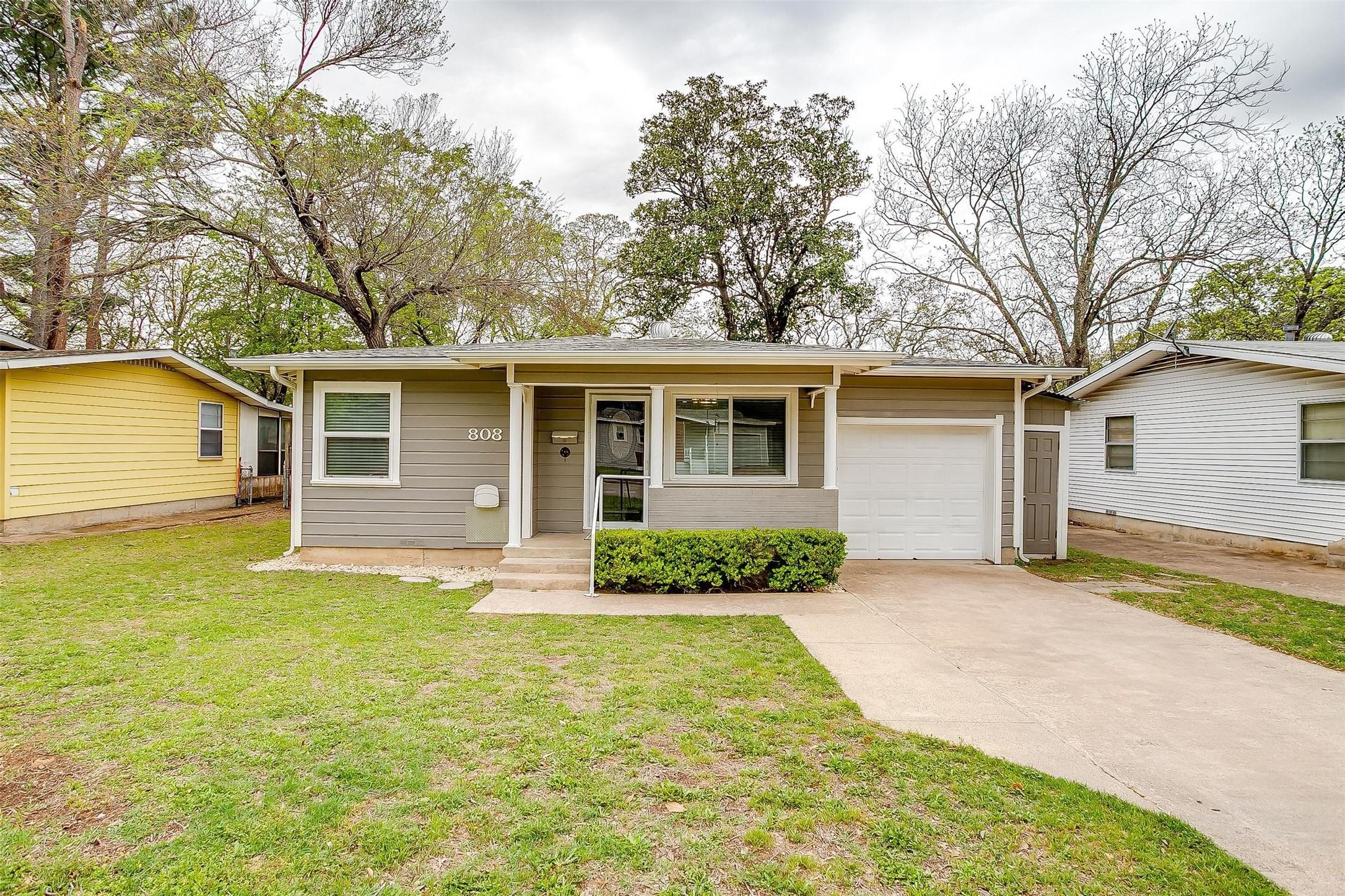 Lombardy Ln, Arlington, TX 76013