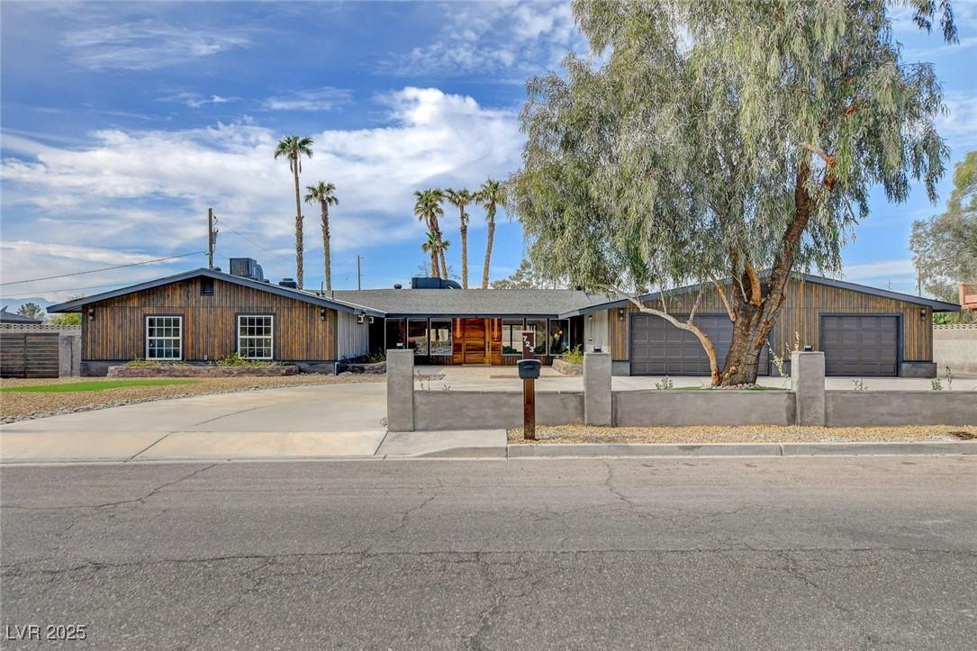 Spanish Dr, Las Vegas, NV 89110
