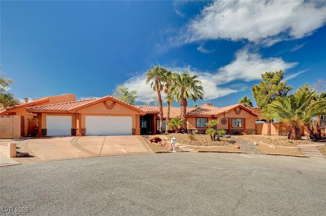 N Grand Canyon Dr, Las Vegas, NV 89129