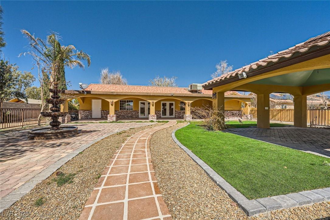 Whispering Sands Dr, Las Vegas, NV 89131