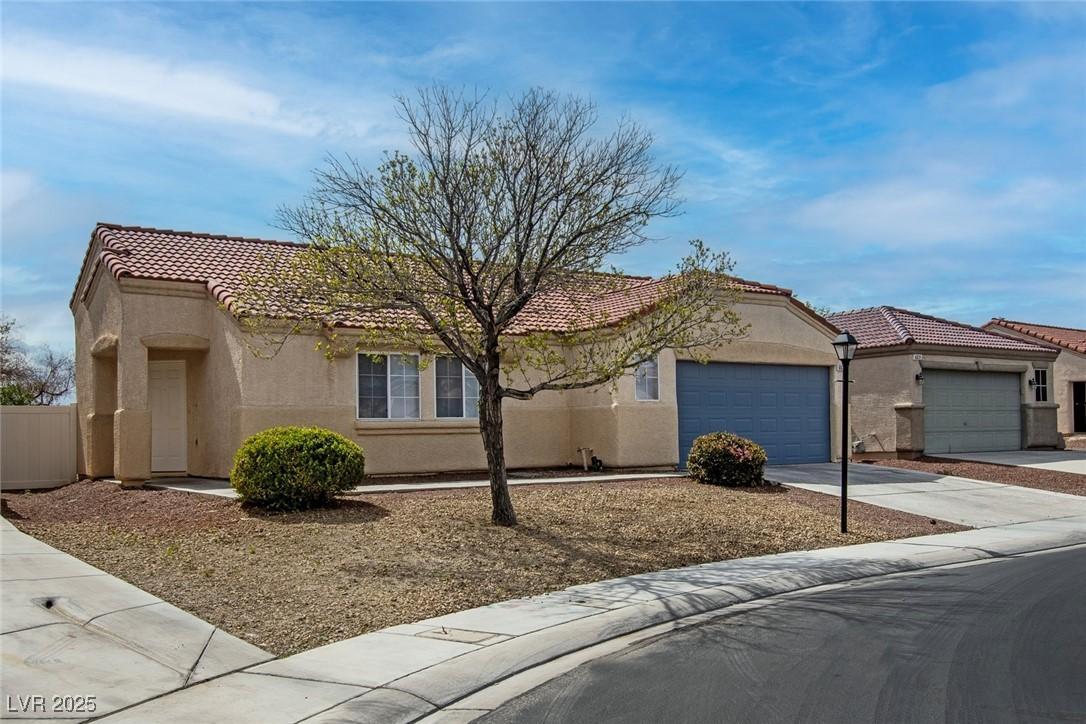 Montezuma Castle Ln, North Las Vegas, NV 89084