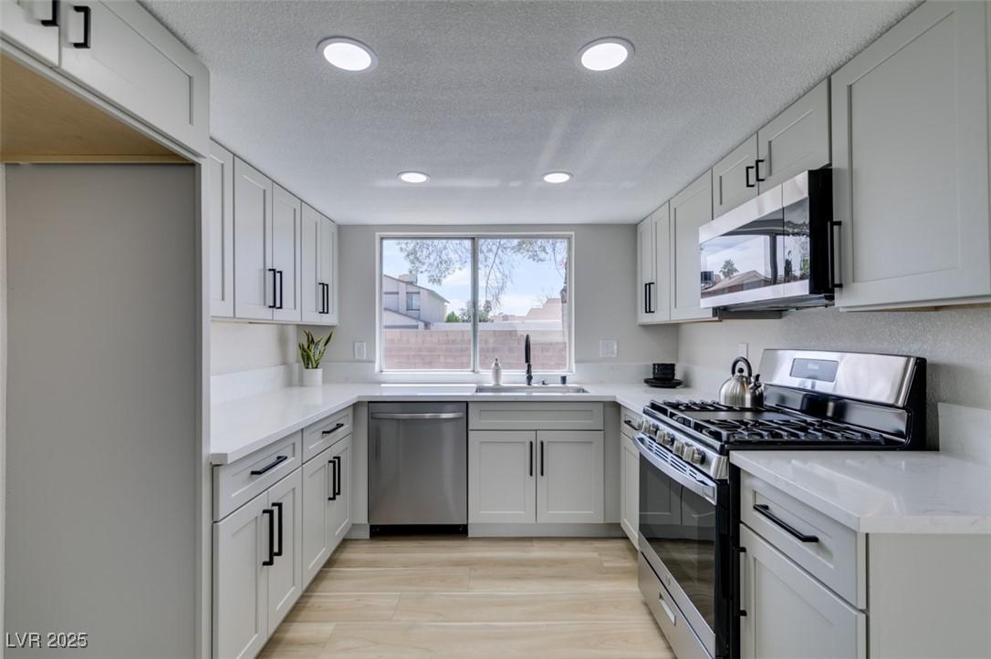 Summer Breeze Cir, Las Vegas, NV 89108