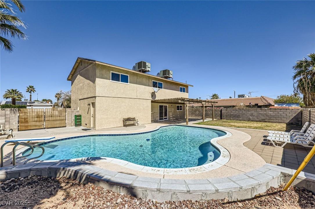 Wayne Cir, Las Vegas, NV 89121