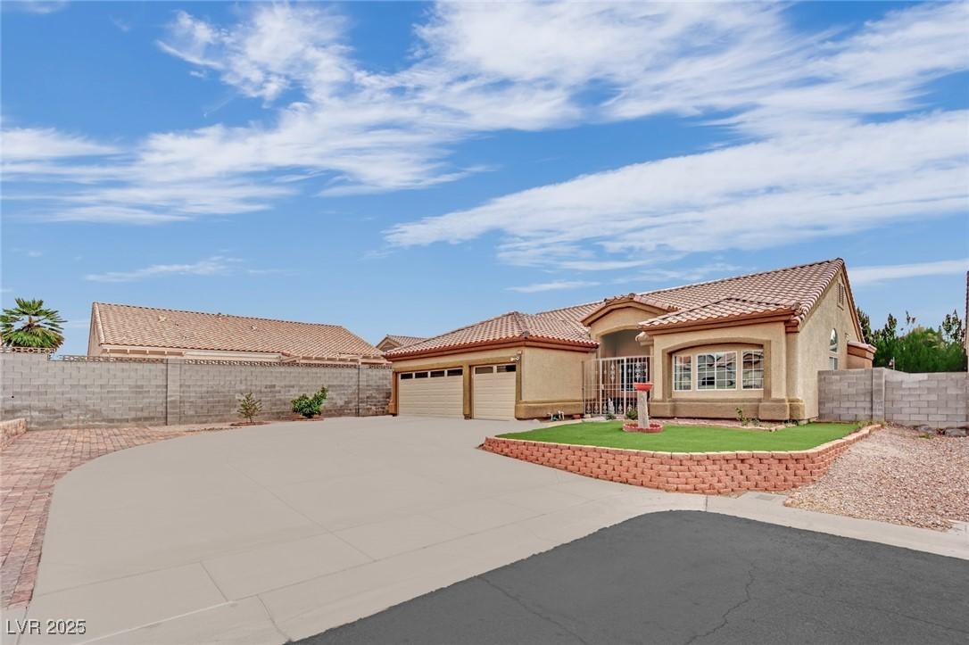Summers Shade St, Las Vegas, NV 89147