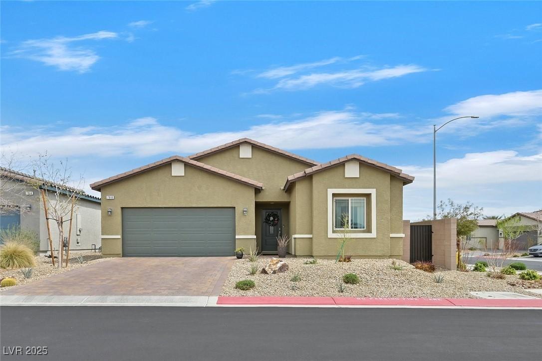 Pearly Ct, North Las Vegas, NV 89084