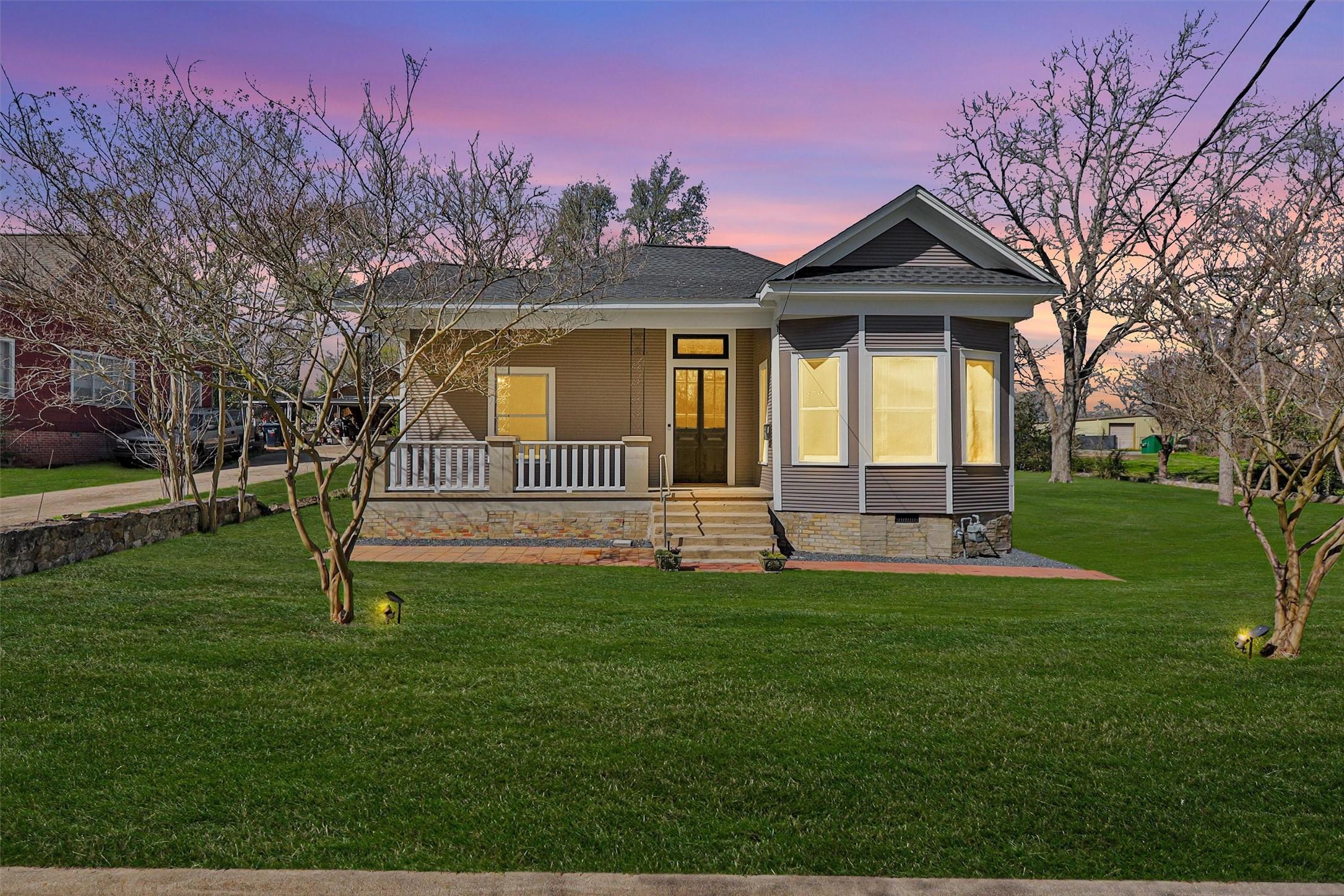 Clinton St, Brenham, TX 77833