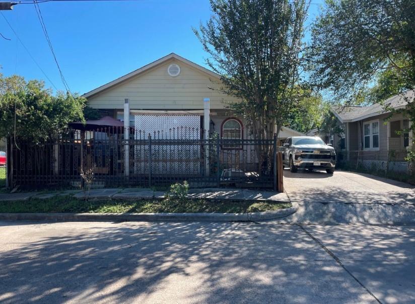 N Hutcheson St, Houston, TX 77003