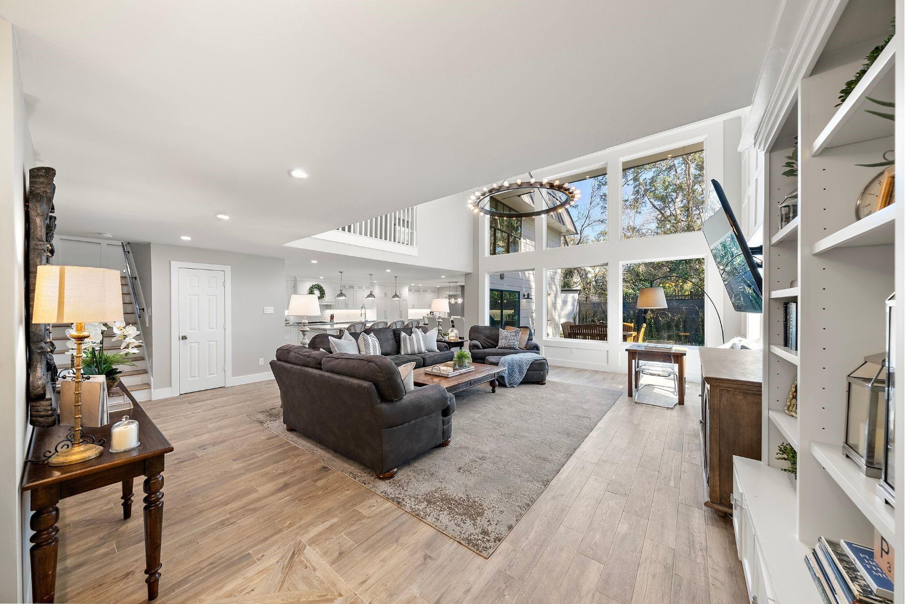 Chatsworth Dr, Houston, TX 77024