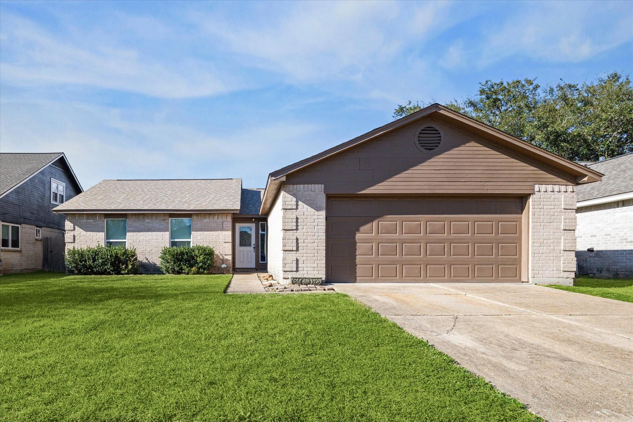 Oak Pines Dr, Houston, TX 77040