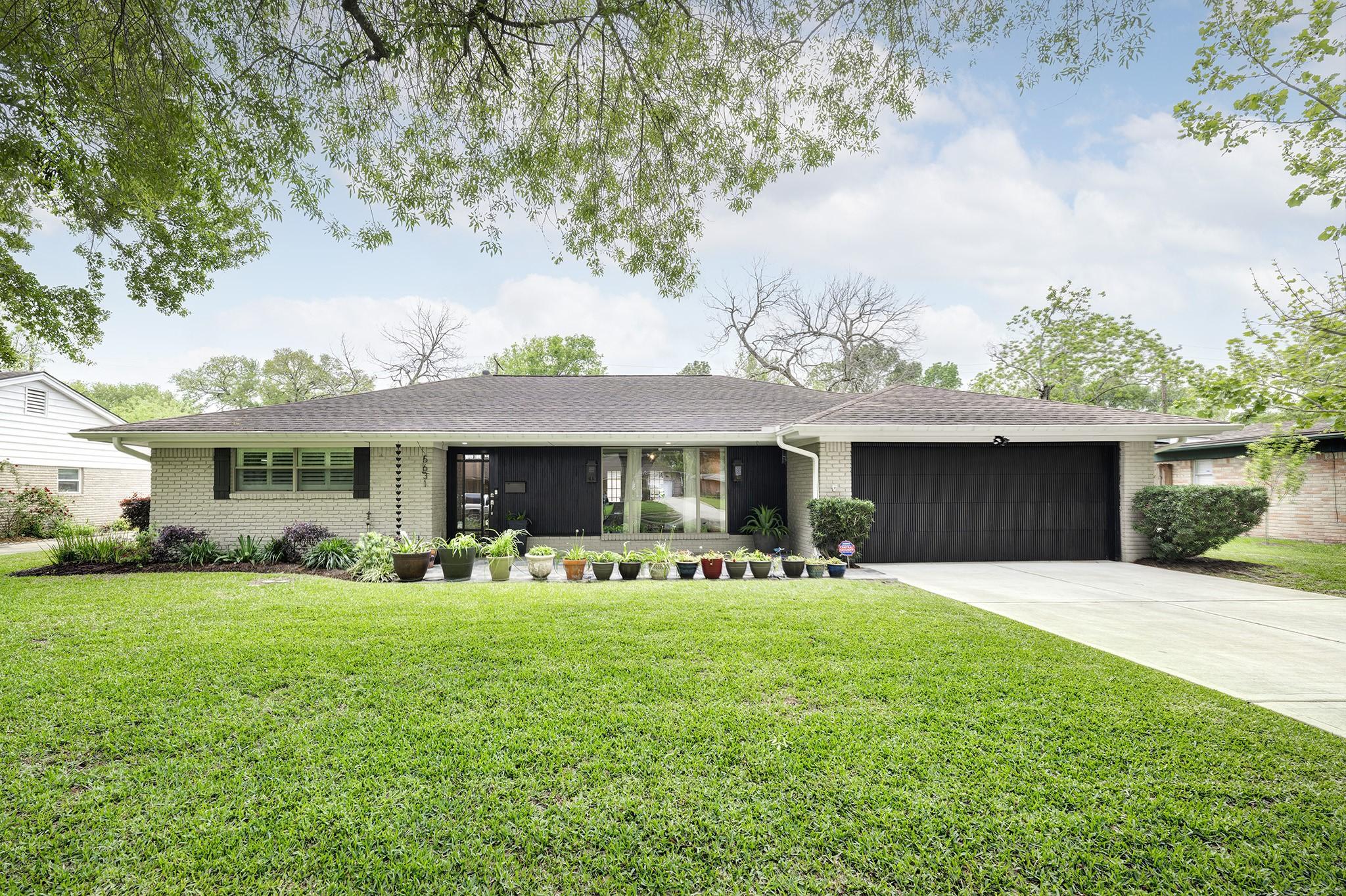 Benning Dr, Houston, TX 77096