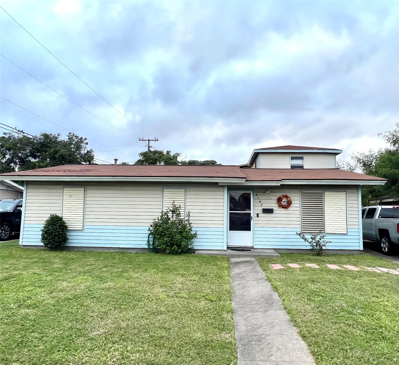 Larkspur Ln, Corpus Christi, TX 78416