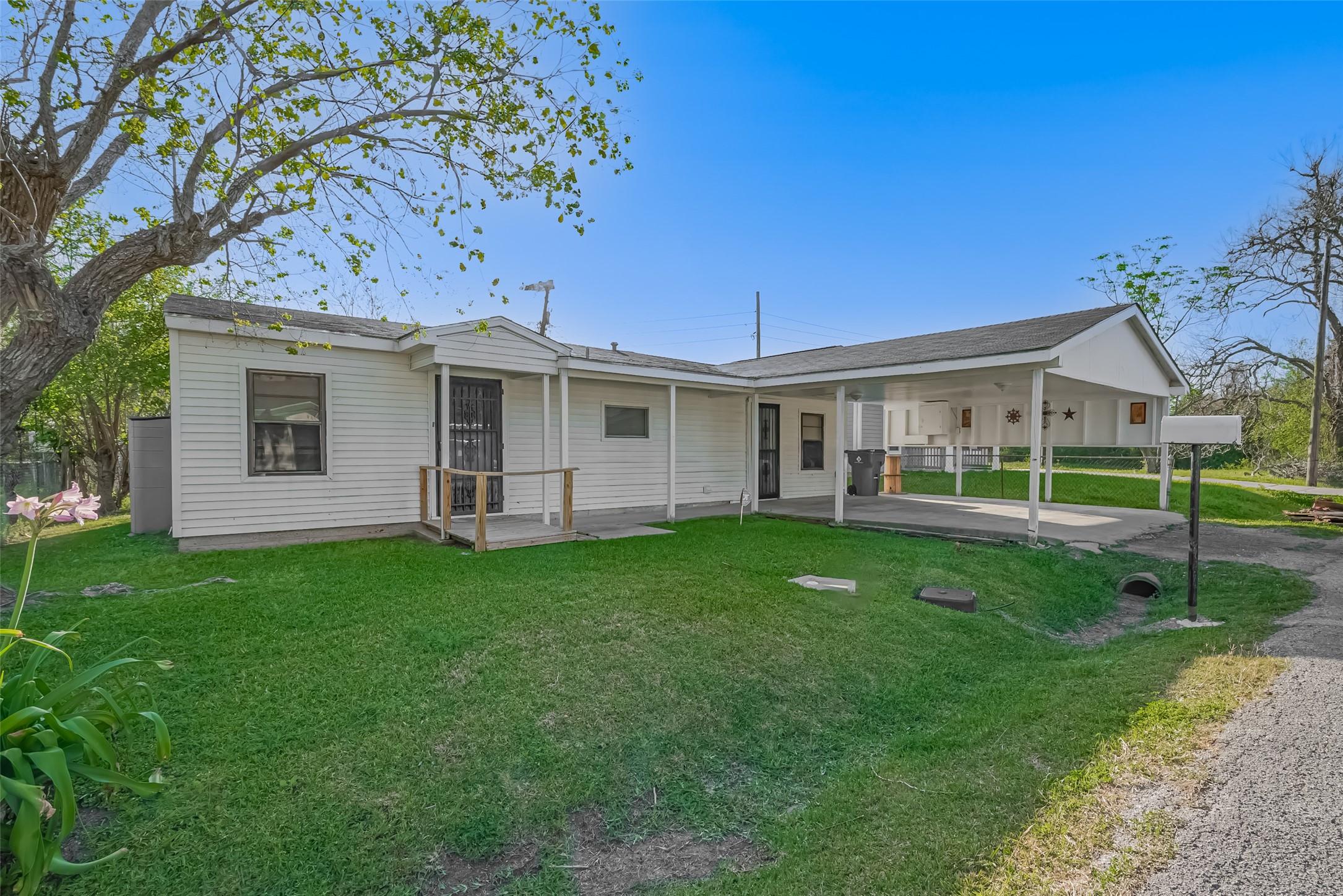 S Leroy St, Texas City, TX 77591