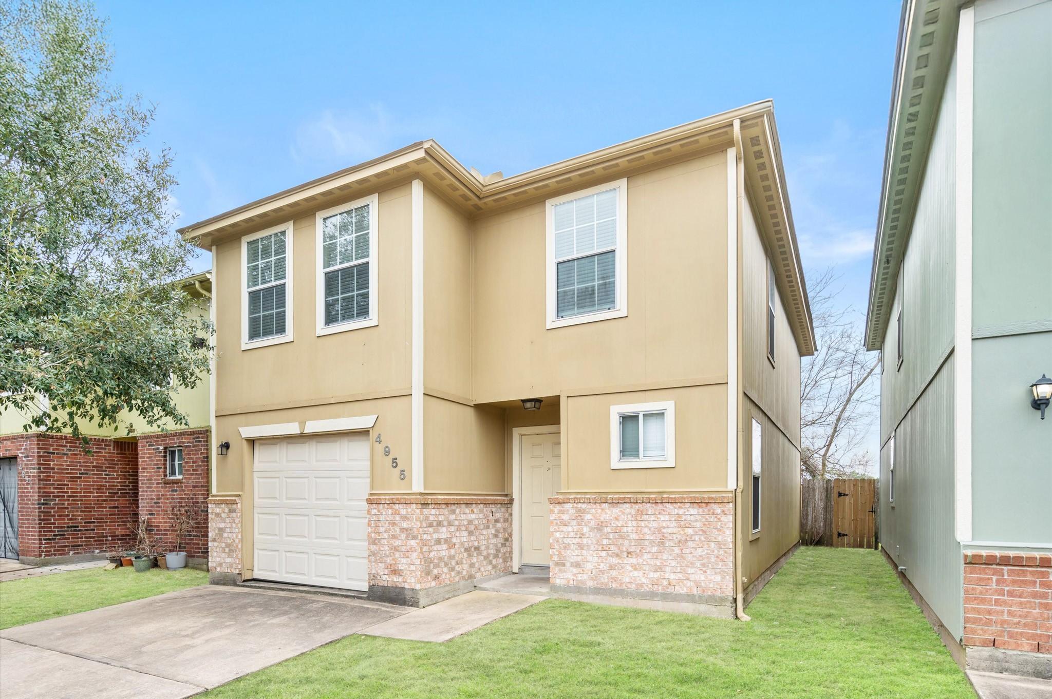 S Cancun Dr, Houston, TX 77045