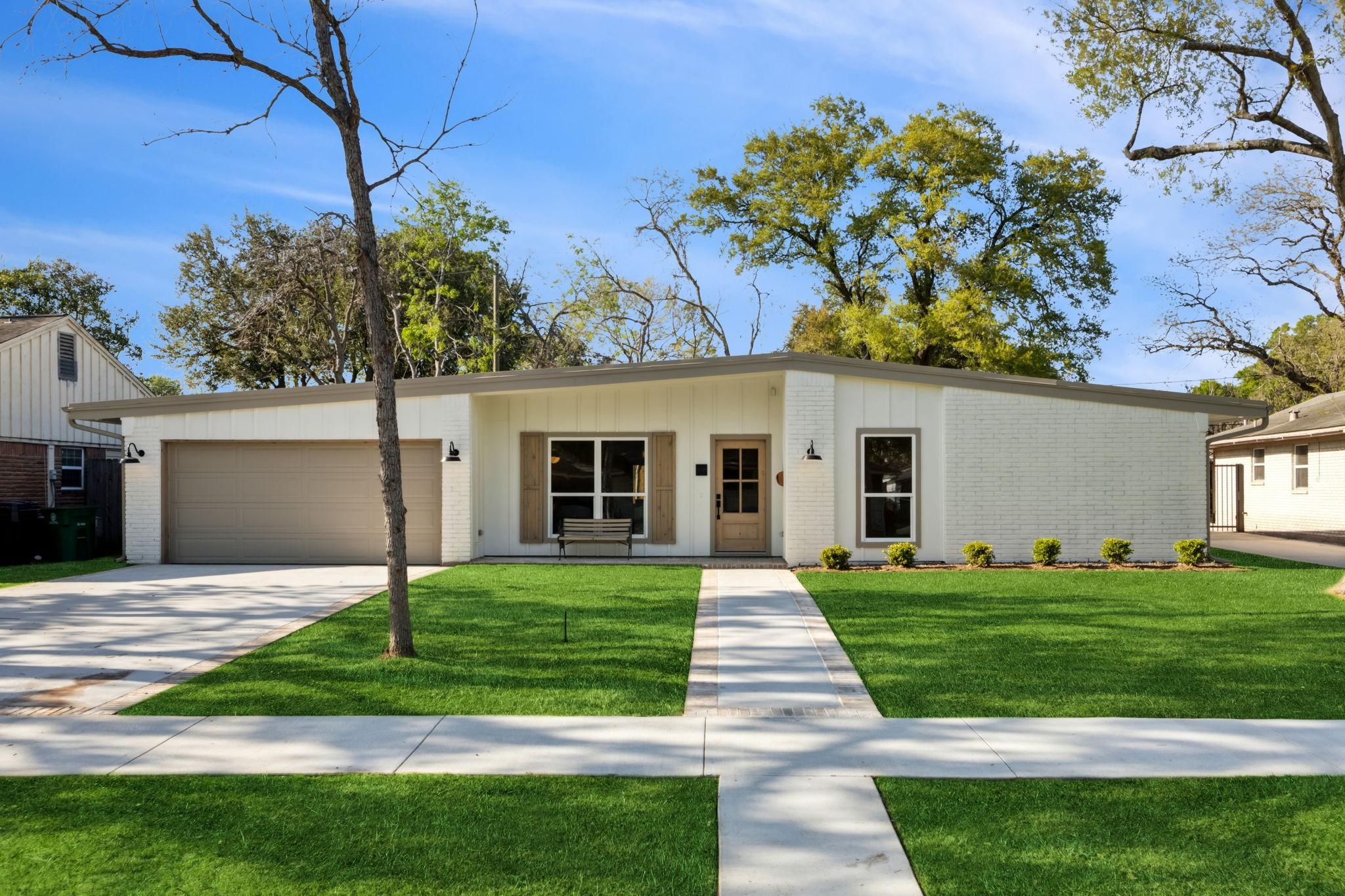 Cerritos Dr, Houston, TX 77035
