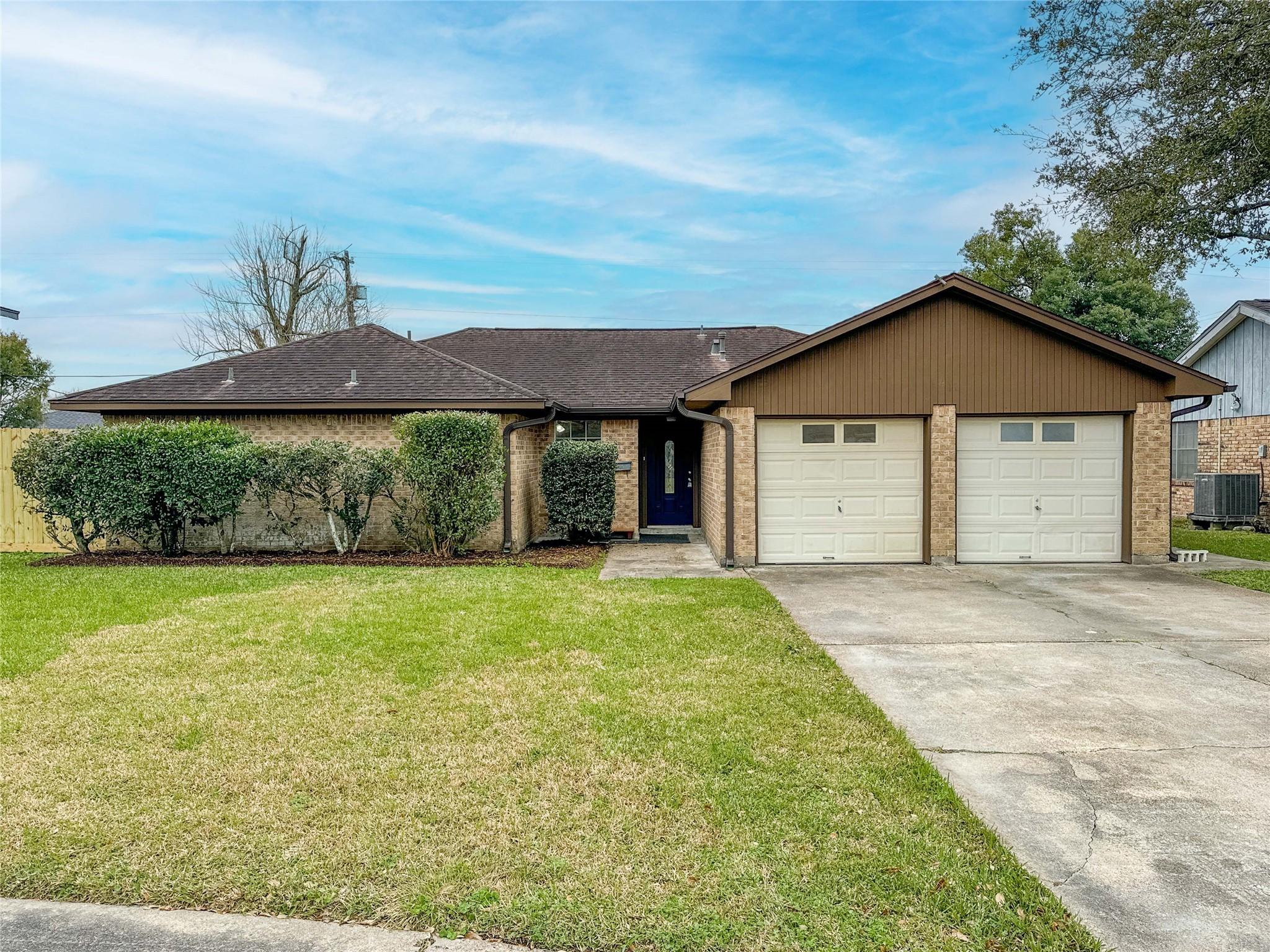 Yucca Dr, Texas City, TX 77591