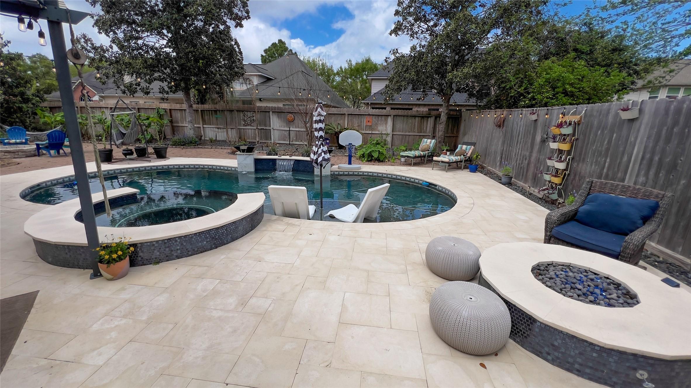 Towering Oak Ct, Houston, TX 77059