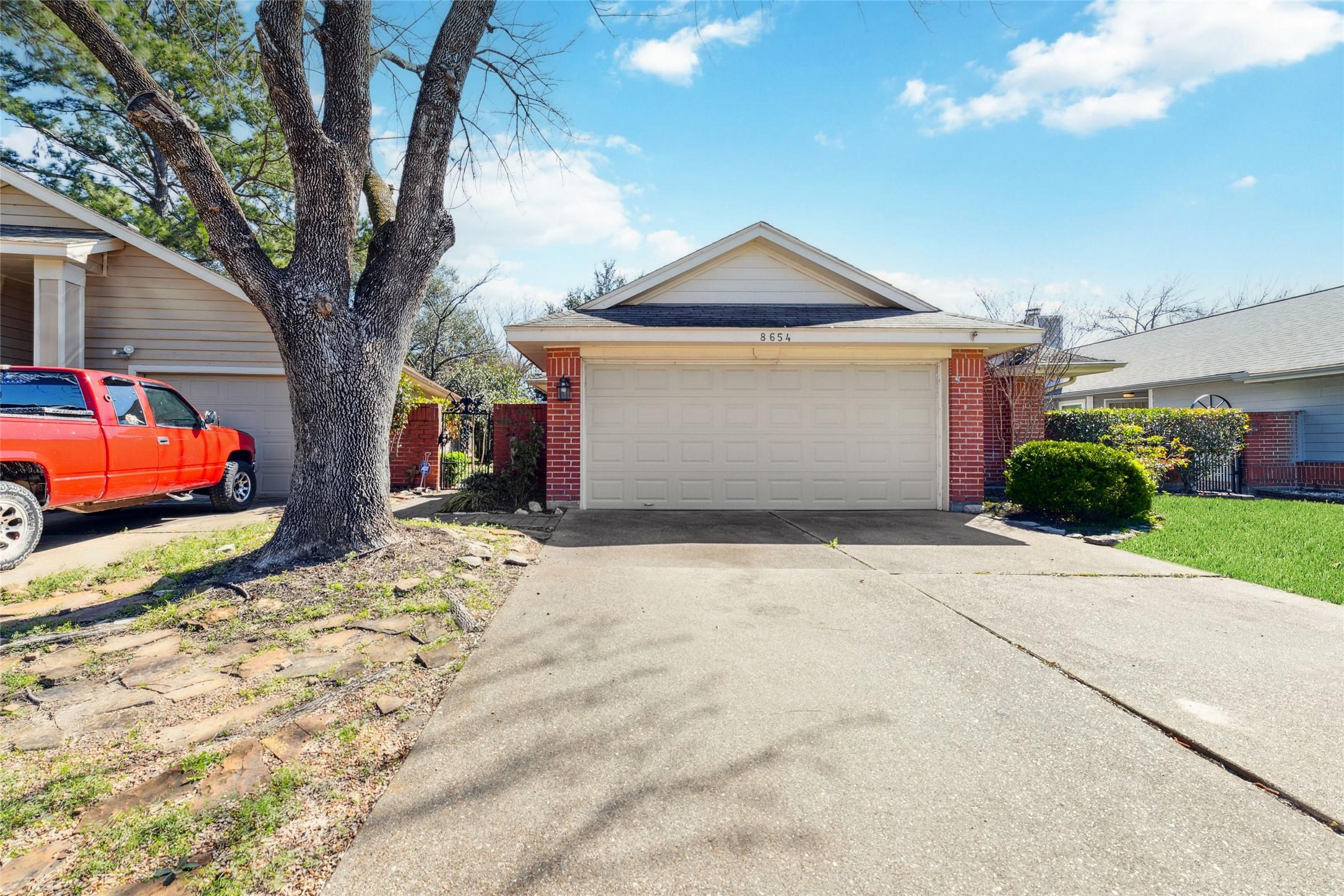 Laurel Trails Dr, Houston, TX 77095