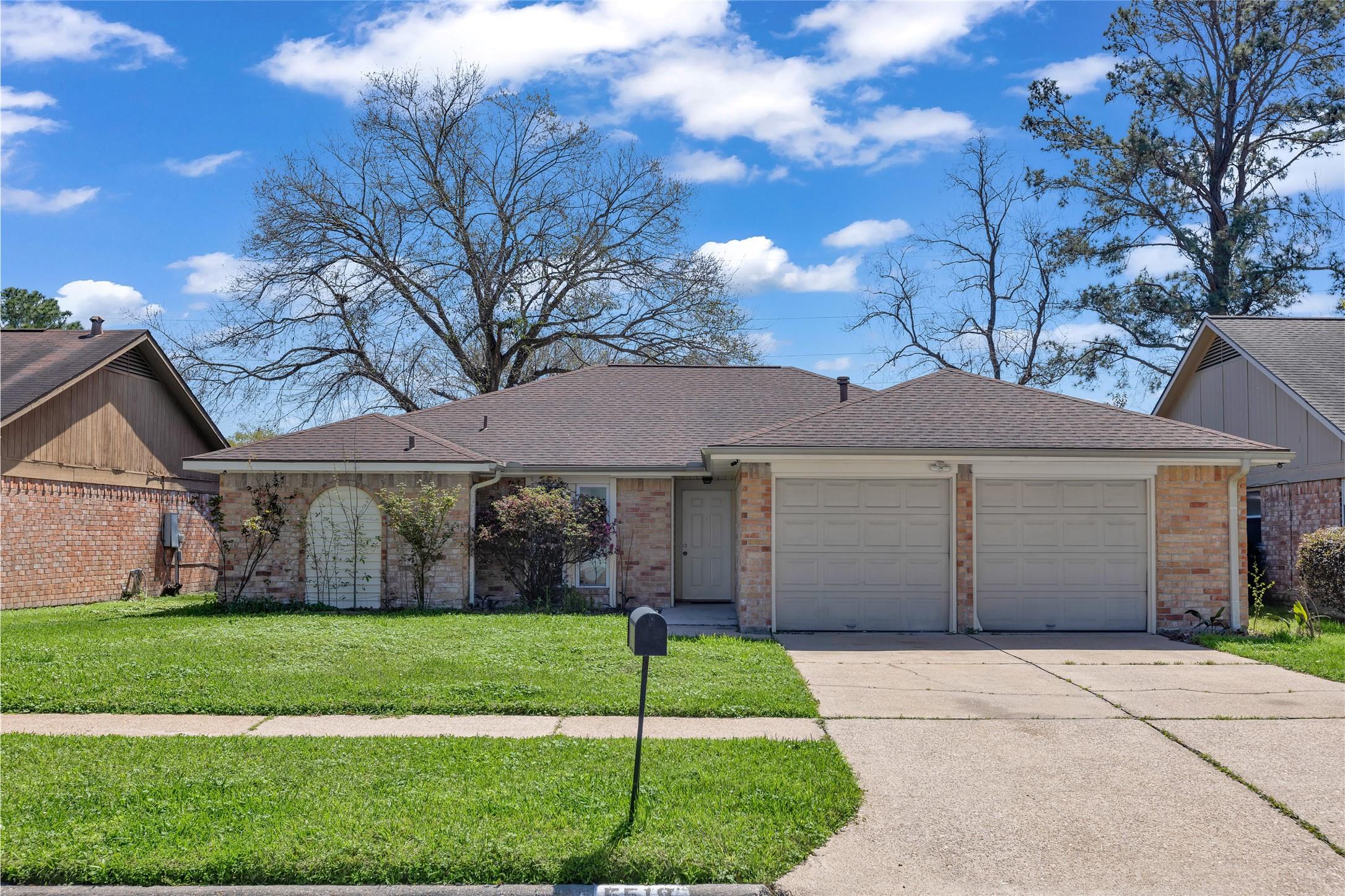 Briarwood Forest Dr, Houston, TX 77088