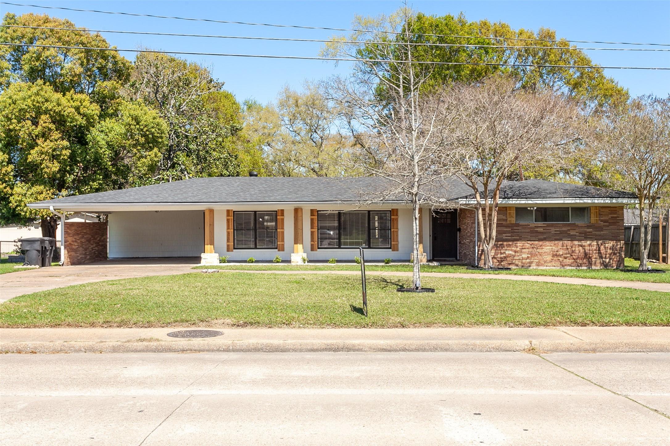 N 27th St, Nederland, TX 77627