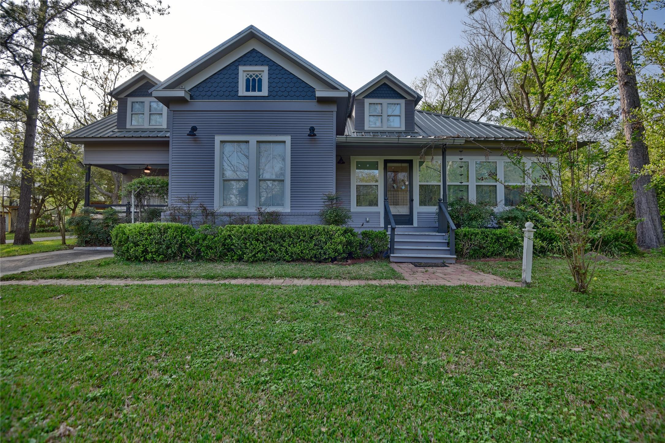 S Holland St, Bellville, TX 77418