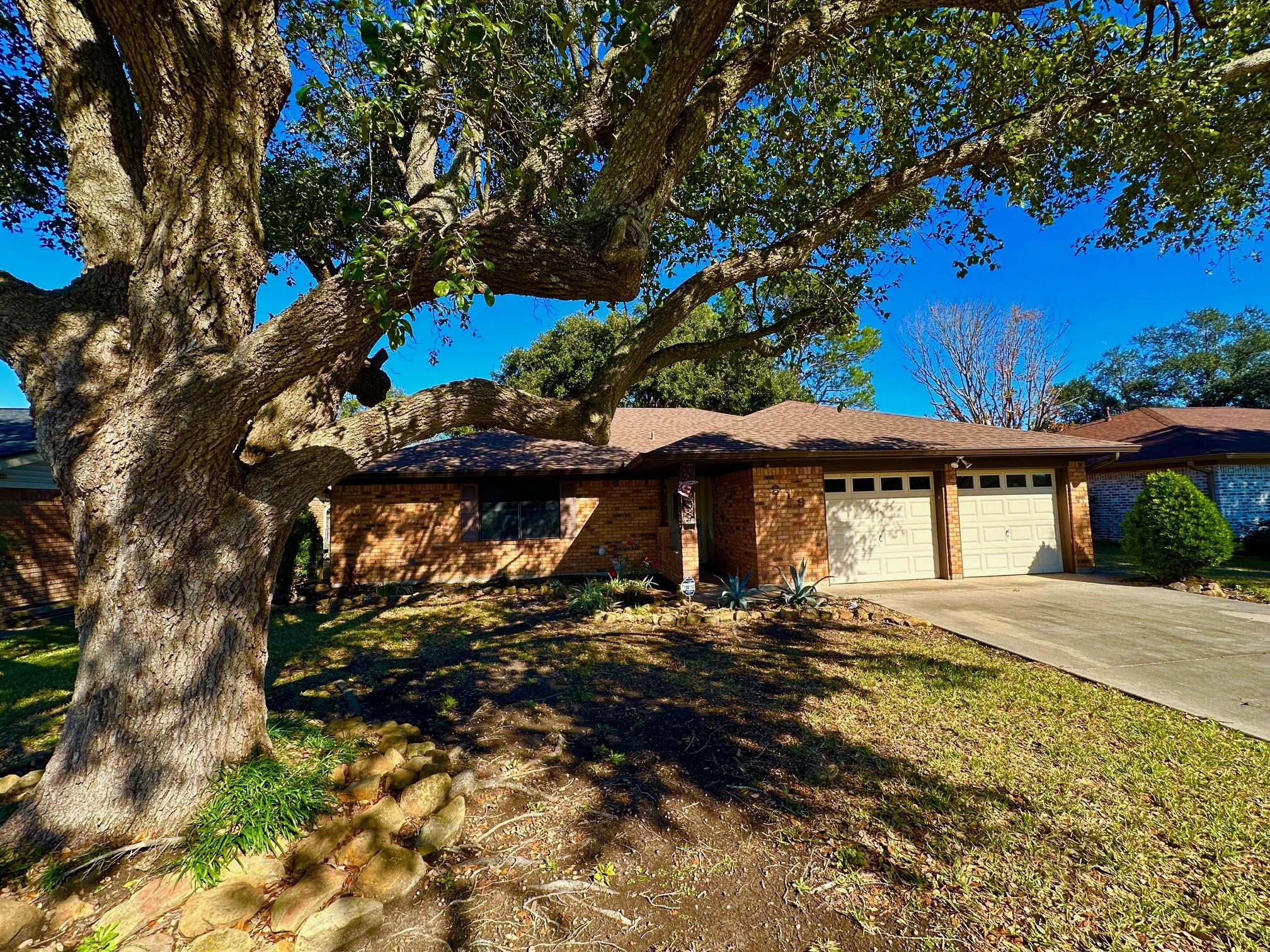S 22nd St, Nederland, TX 77627