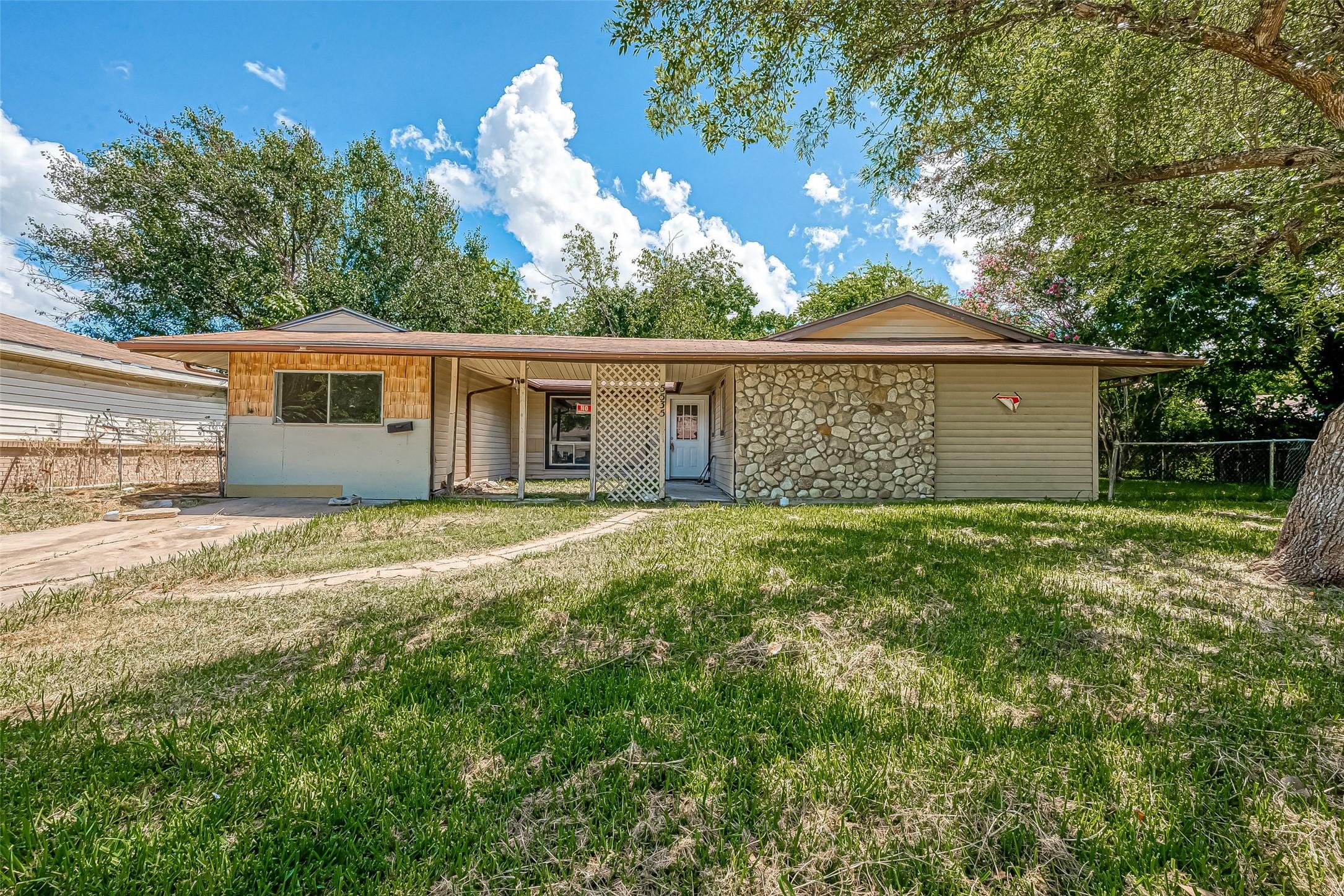 Cedarburg Dr, Houston, TX 77048