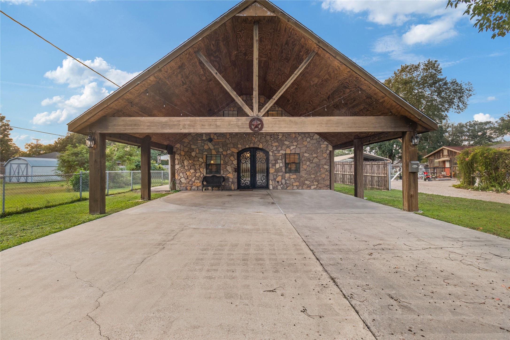 Coolidge St, Groves, TX 77619