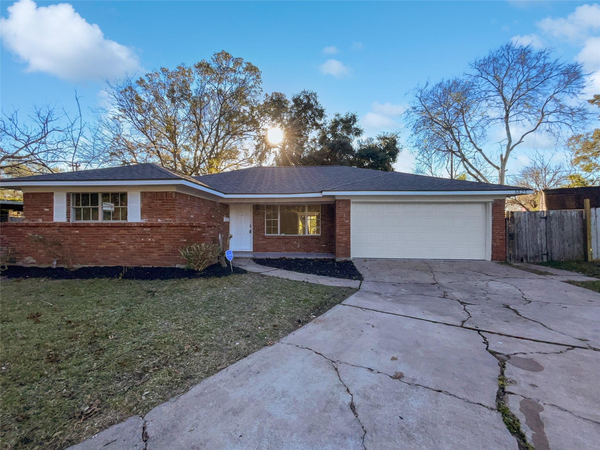 Ariel St, Houston, TX 77074