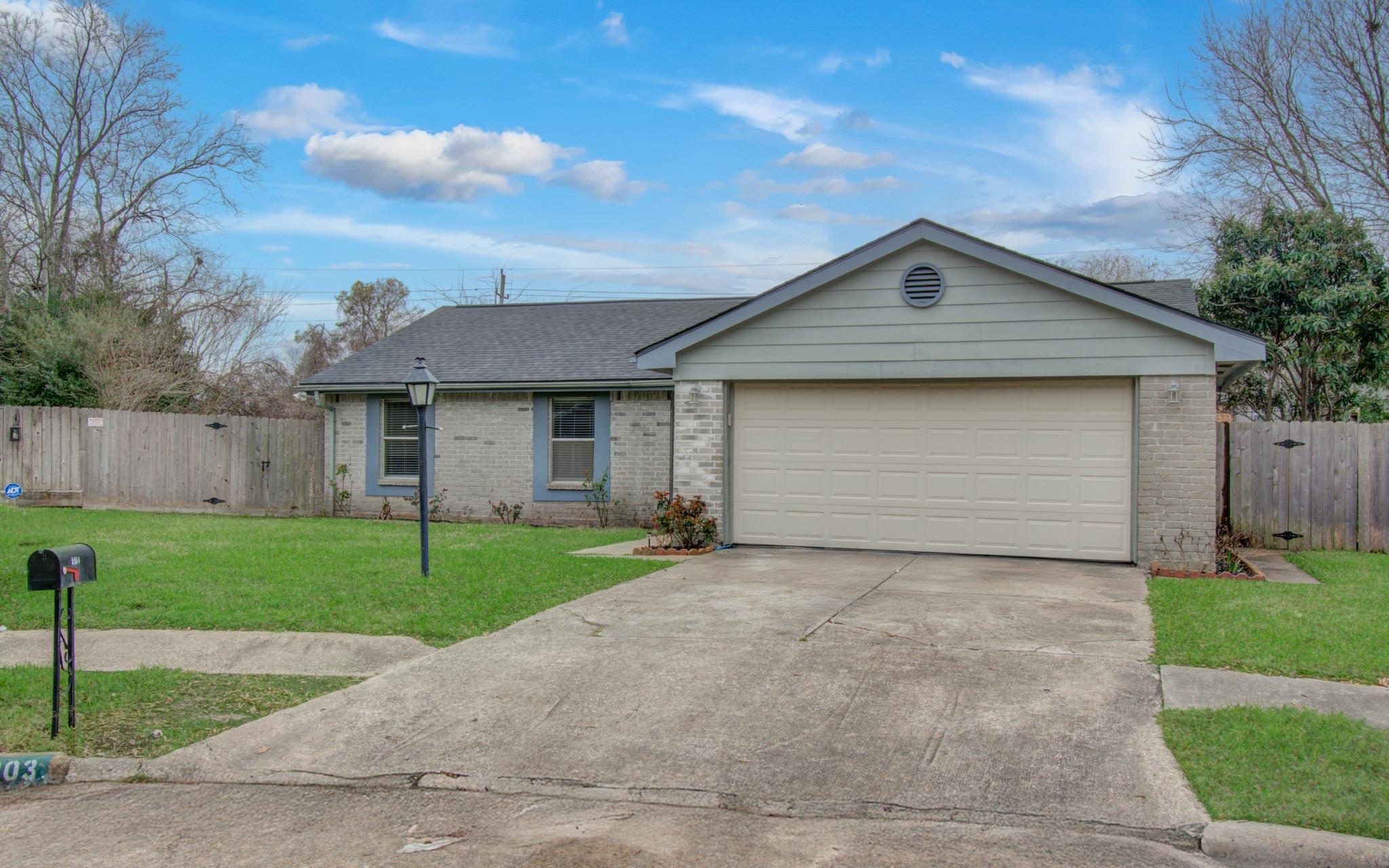 Windy Creek Dr, Houston, TX 77040