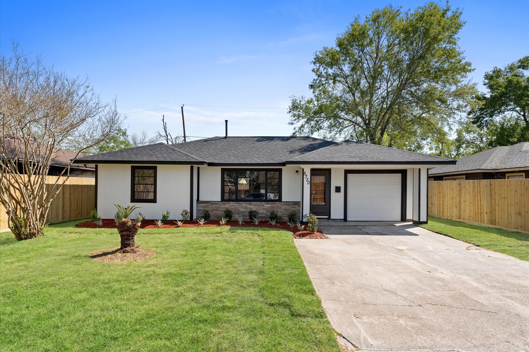 Doulton Dr, Houston, TX 77033