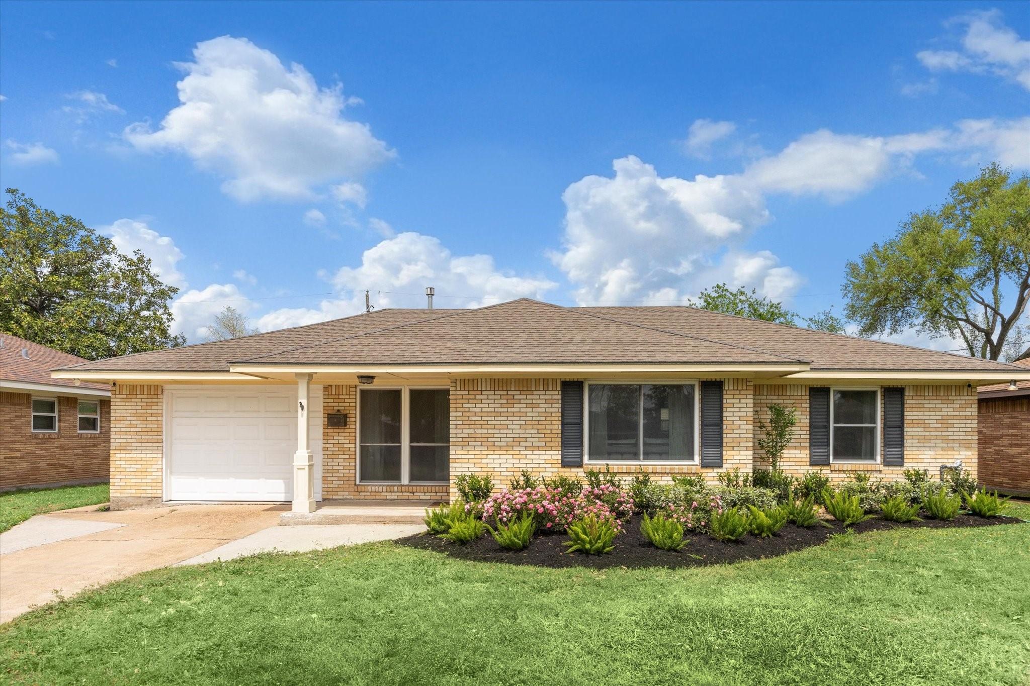 Stonecrest Dr, Houston, TX 77018