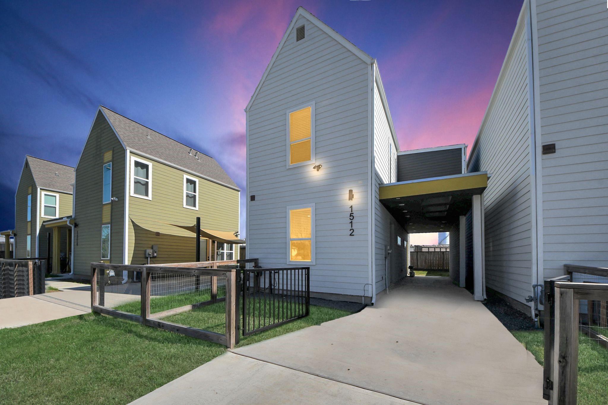 E Hedrick St, Houston, TX 77011