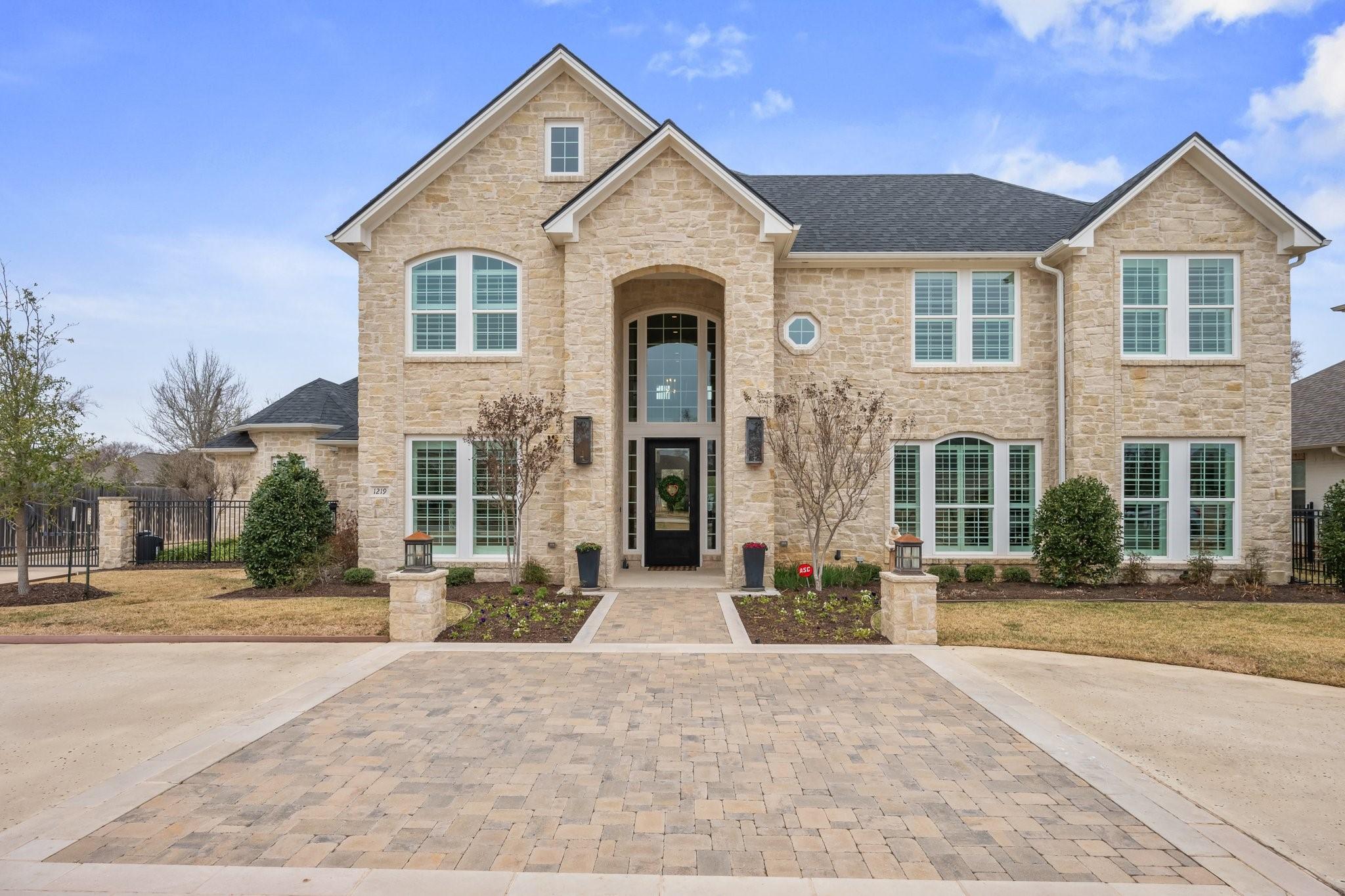 Quarry Oaks Dr, College Station, TX 77845