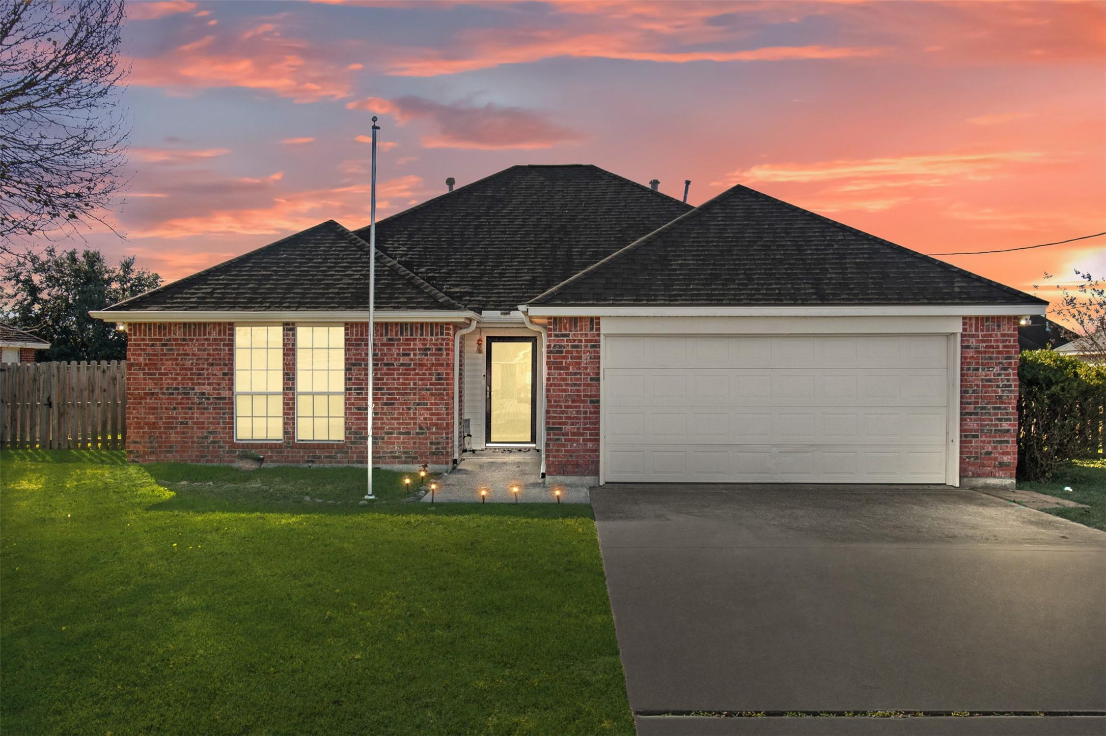 Westgate Ln, Lumberton, TX 77657