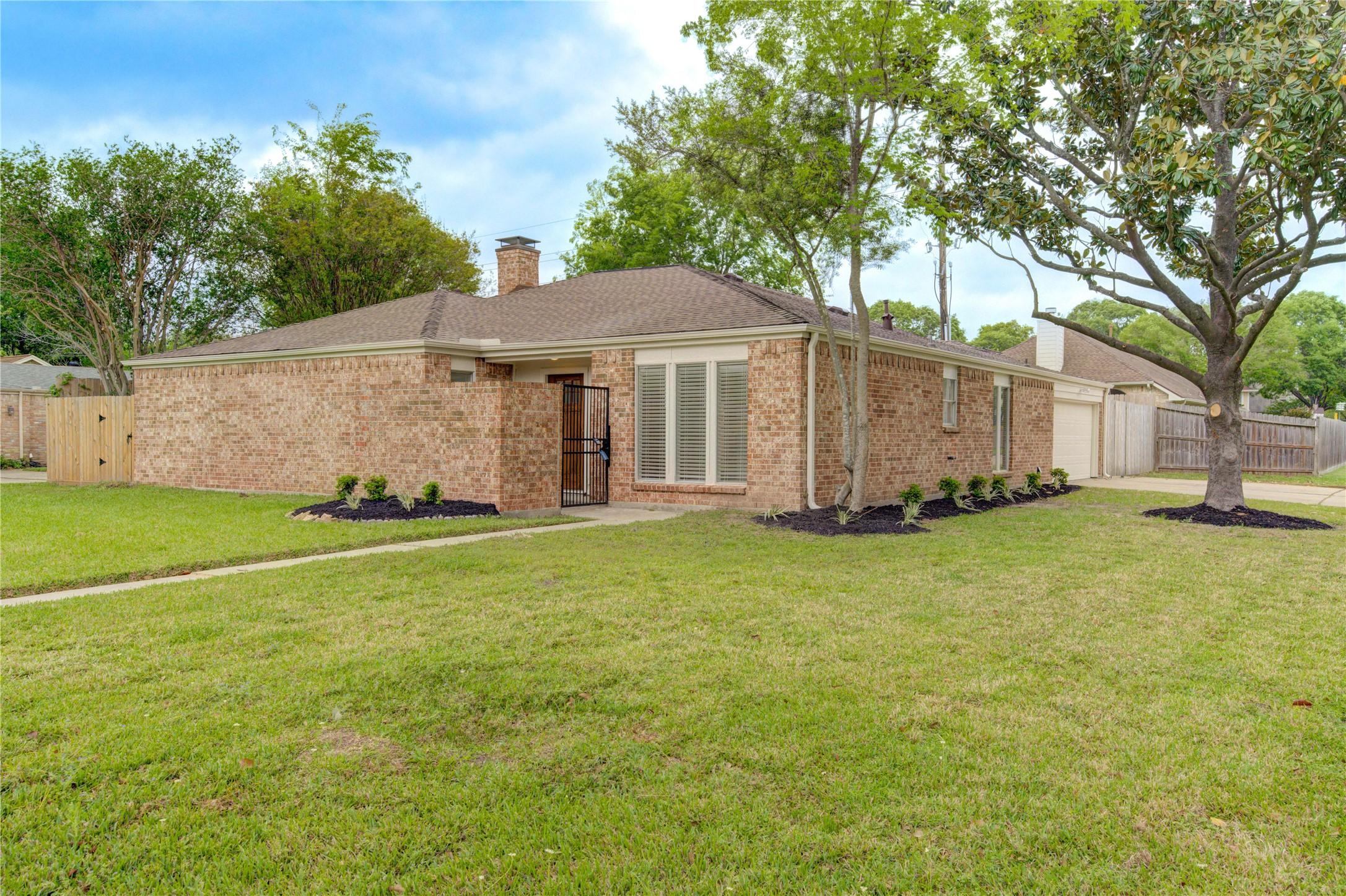 Donys Dr, Houston, TX 77040
