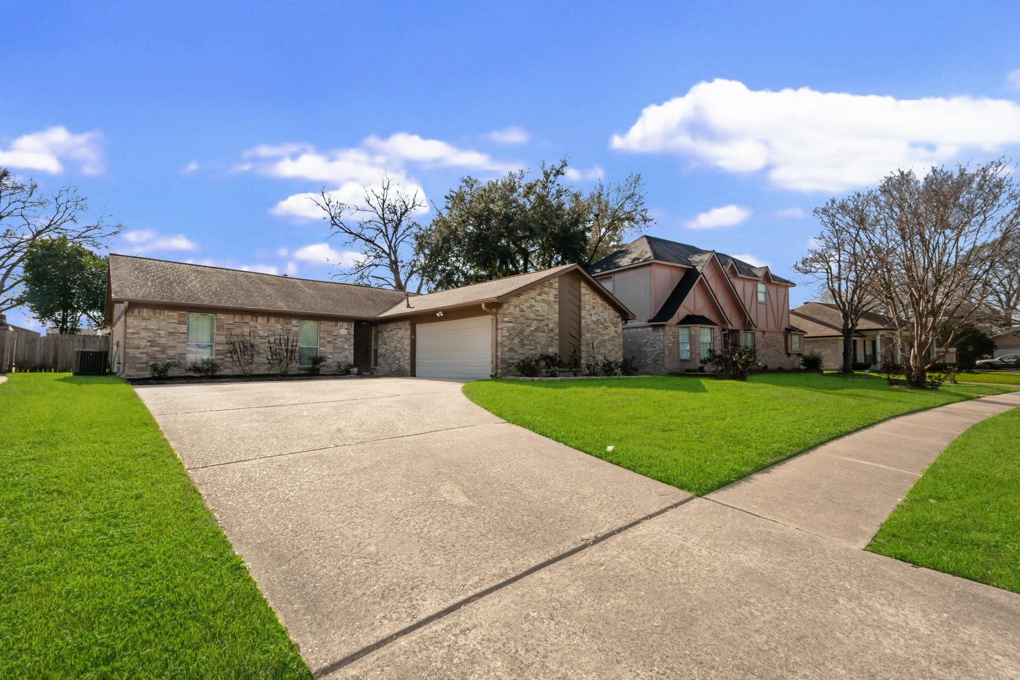 La Puente Dr, Houston, TX 77083