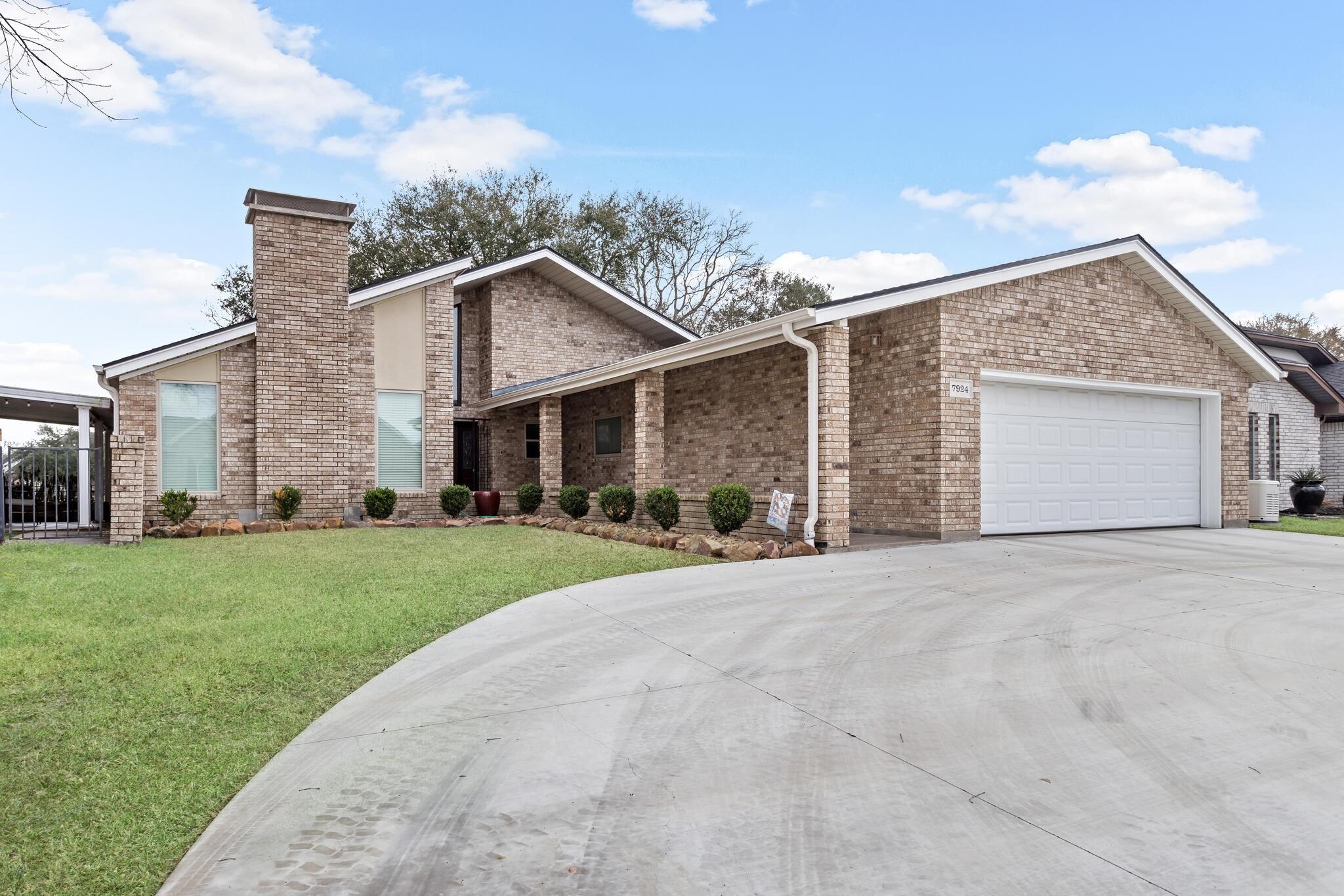 Golfhill Dr, Port Arthur, TX 77642