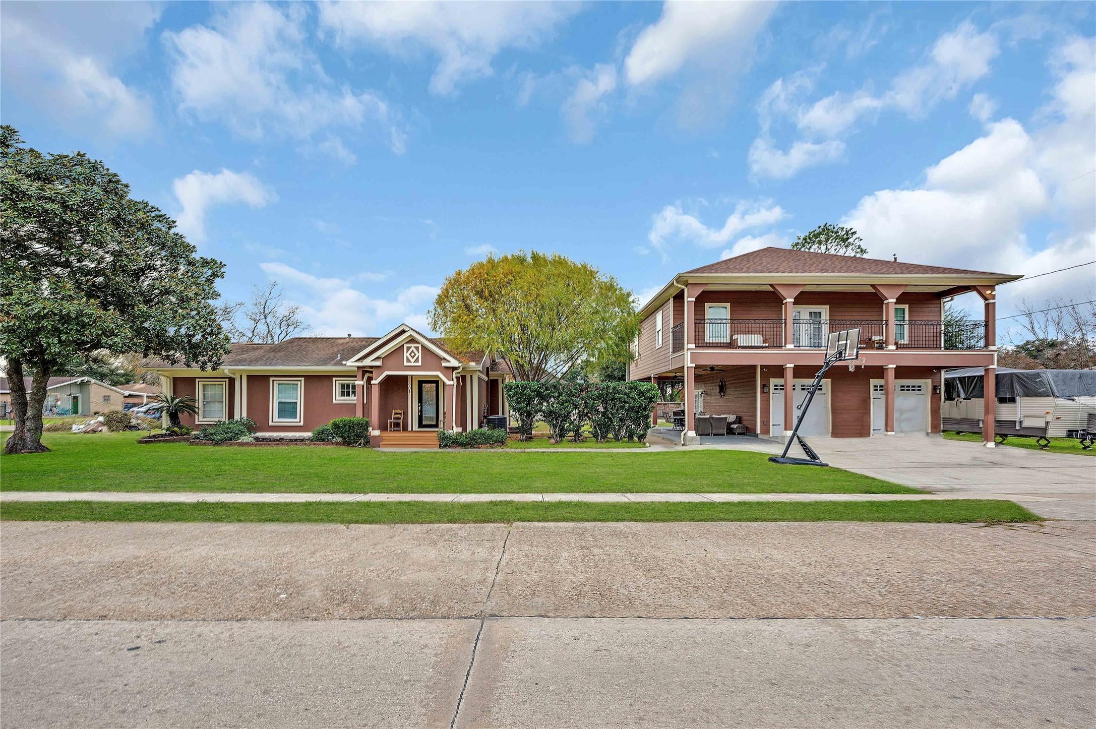 Iowa St, South Houston, TX 77587