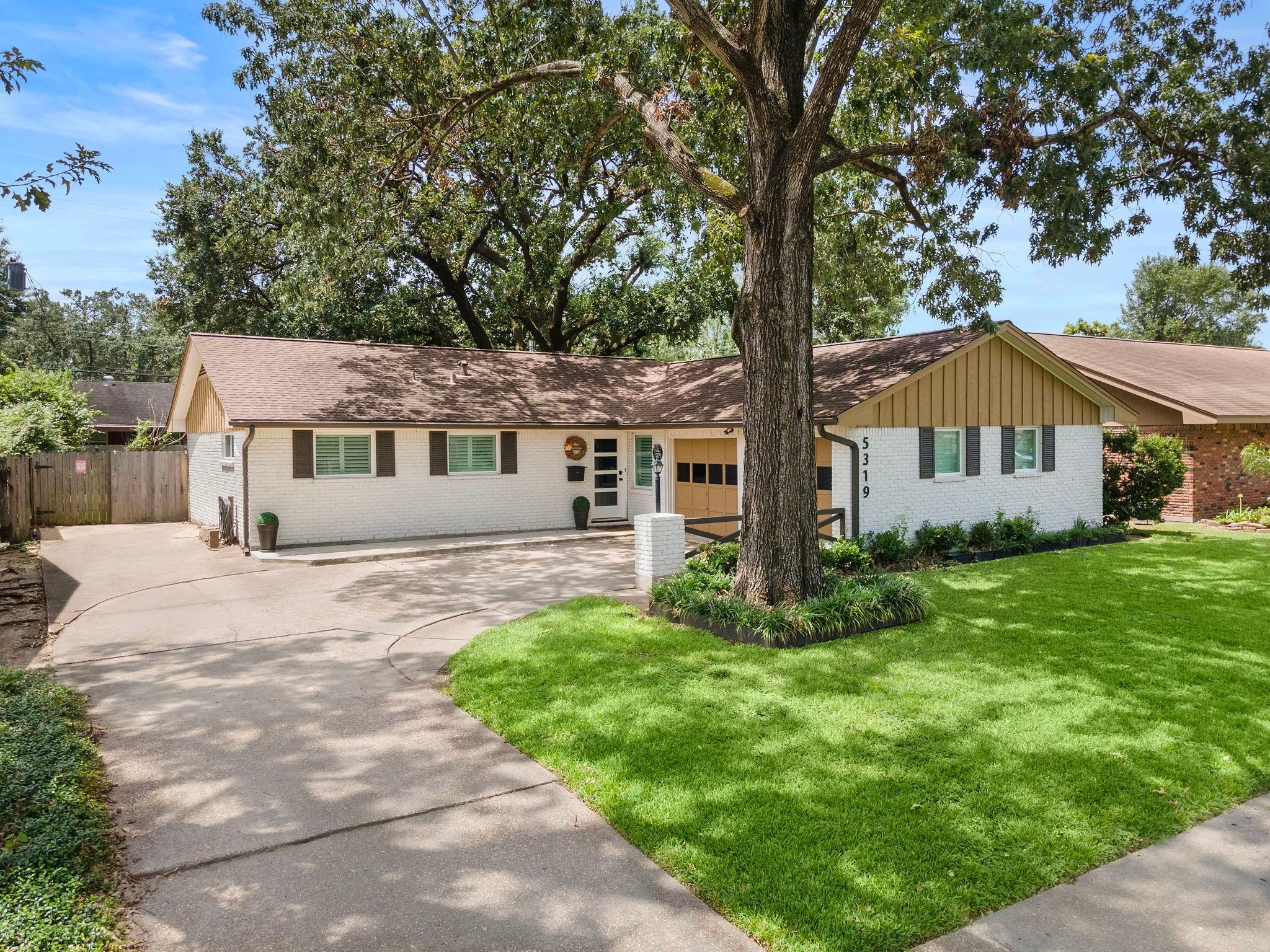 Saxon Dr, Houston, TX 77092
