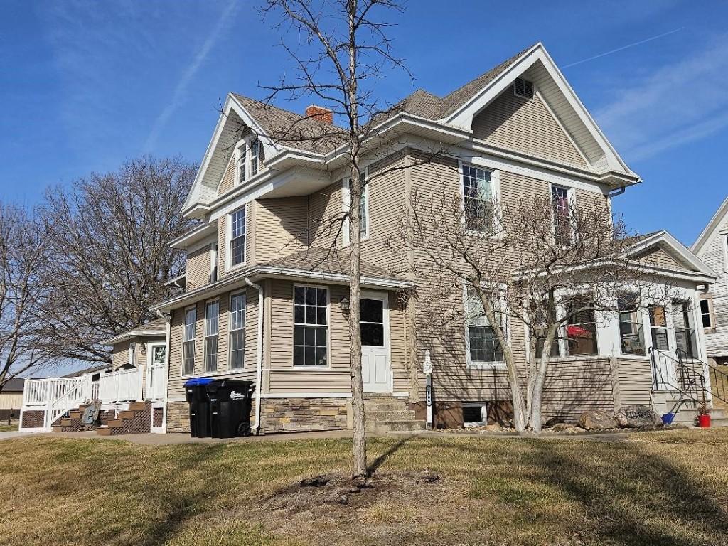 8th Ave, Belle Plaine, IA 52208