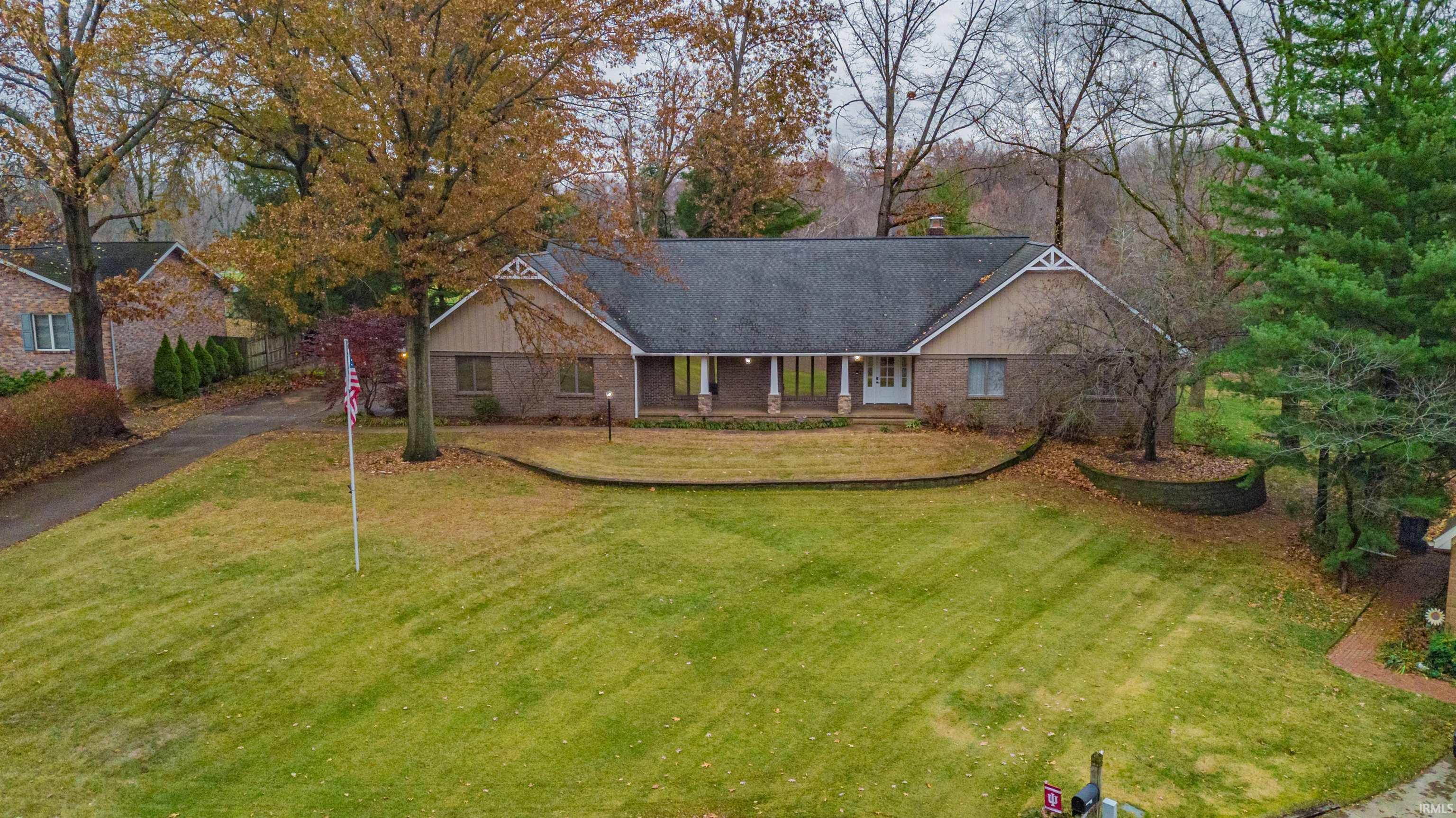 Laura Ct, Evansville, IN 47710