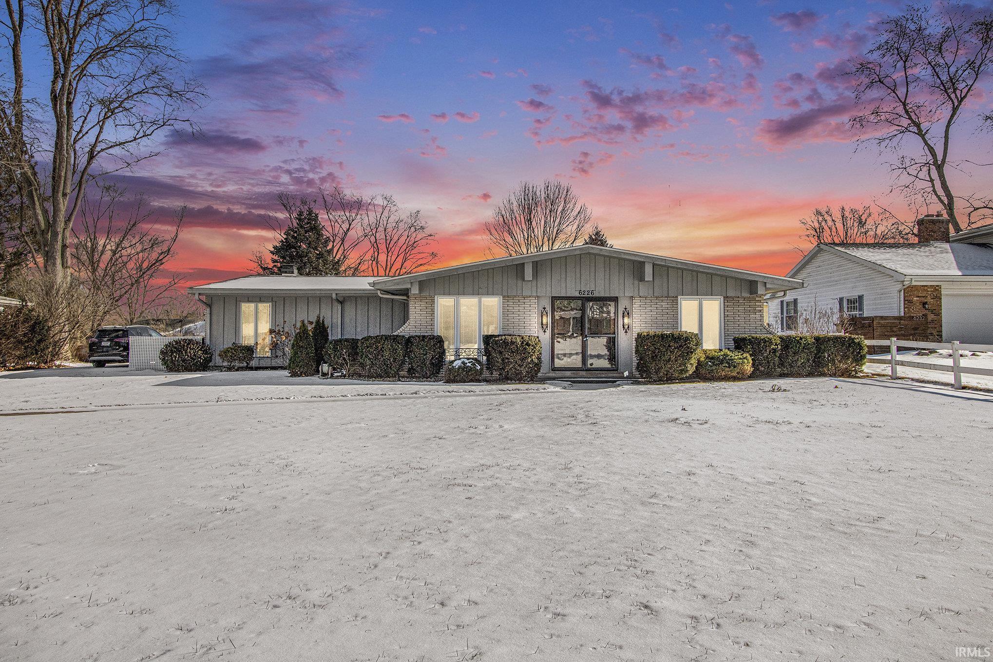 Regent Ct, South Bend, IN 46614