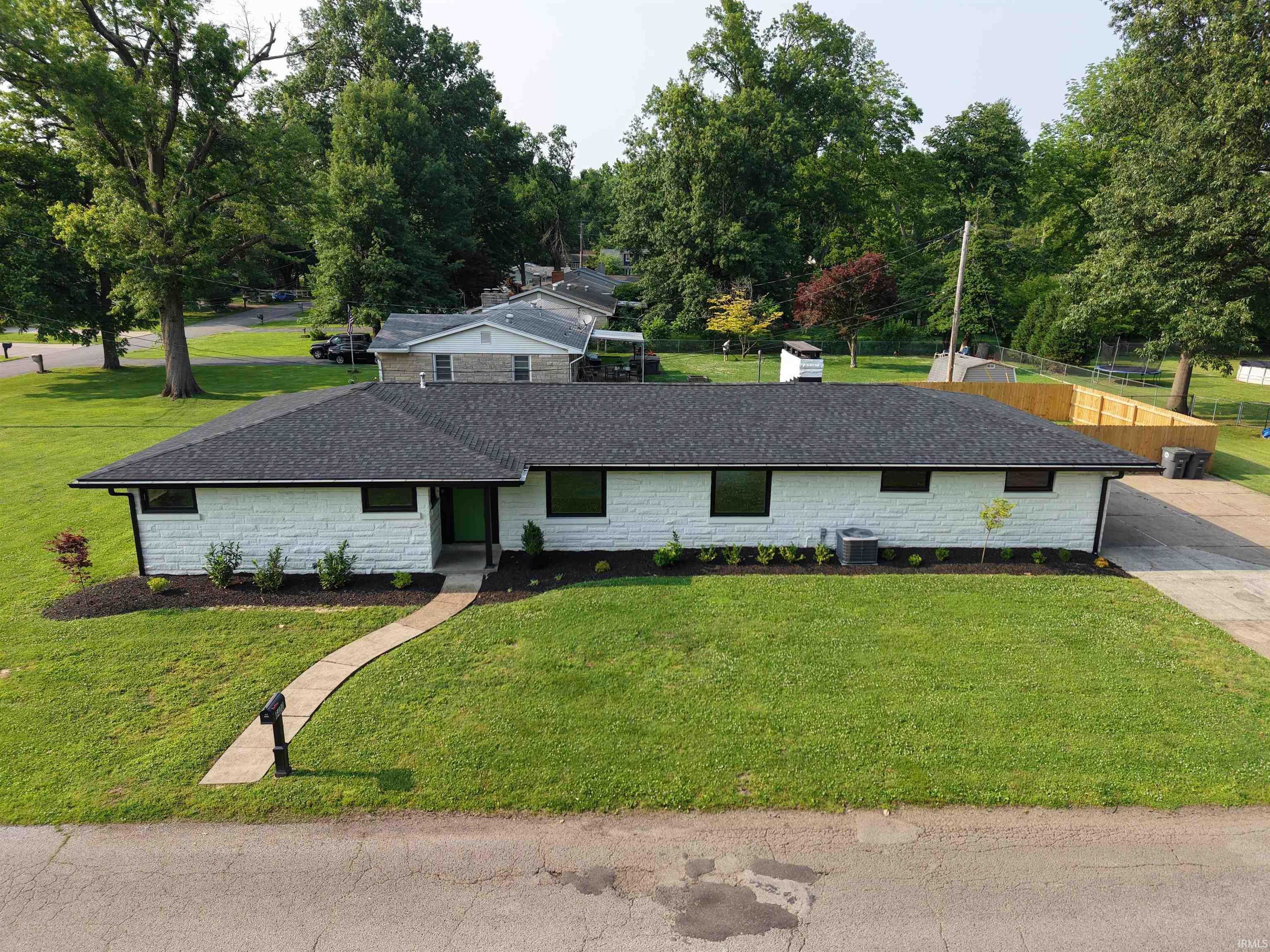 Jefferson Ave, Evansville, IN 47715