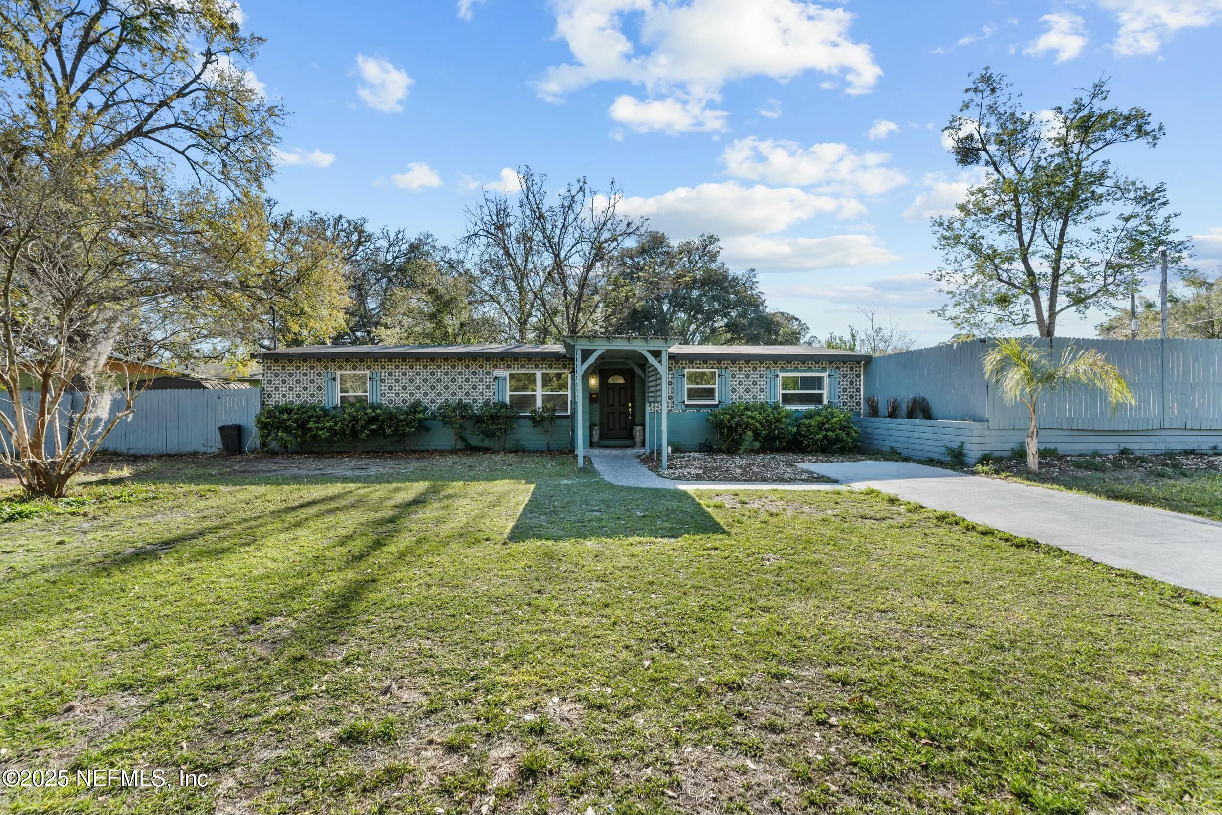Commodore Dr, Jacksonville, FL 32244