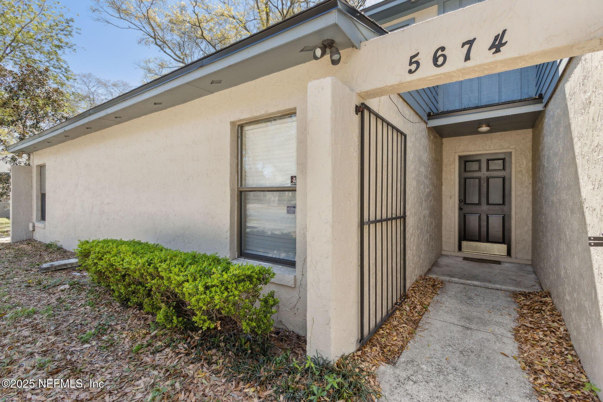 Pinehill Ln, Jacksonville, FL 32244
