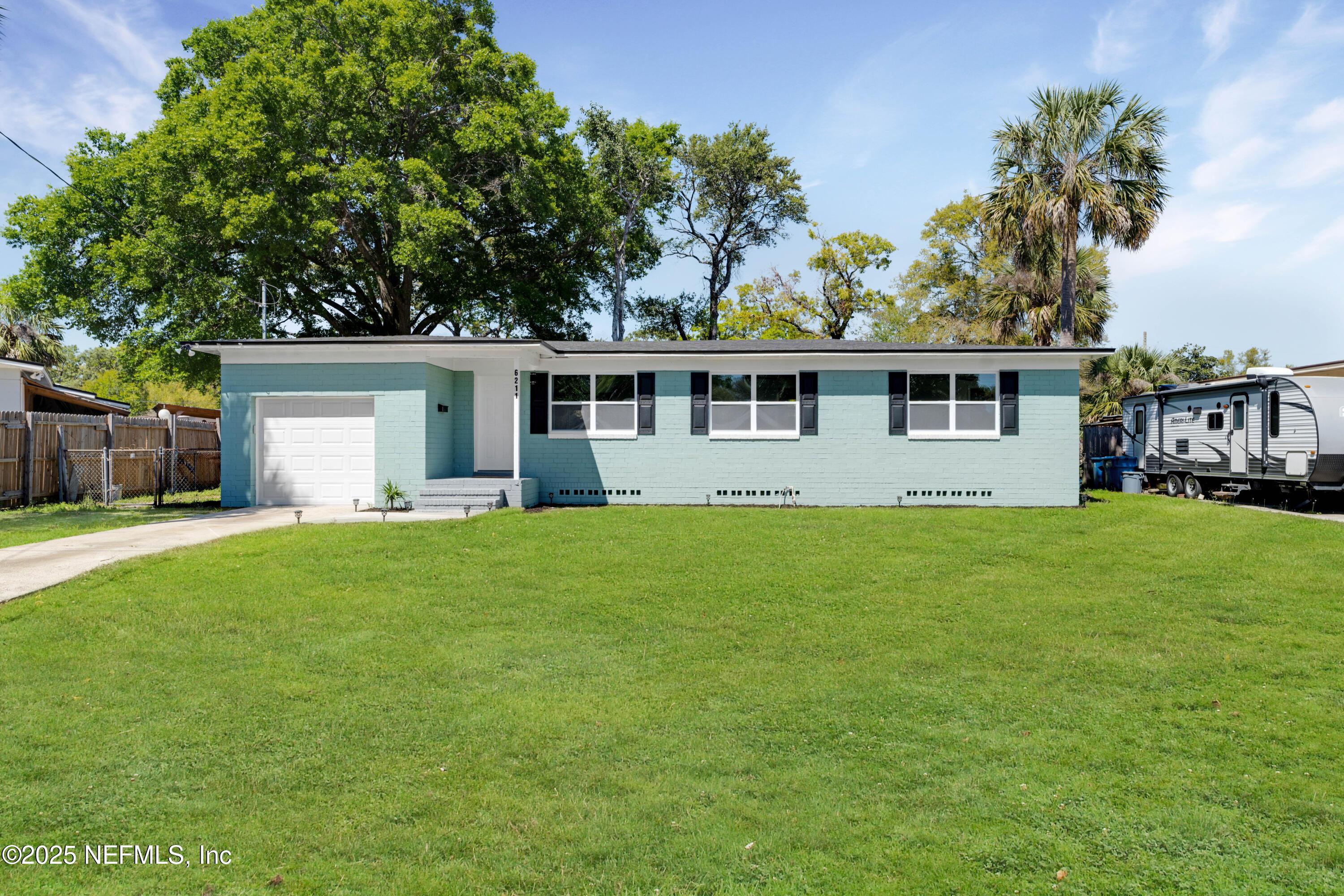 Round Oak Ln, Jacksonville, FL 32277
