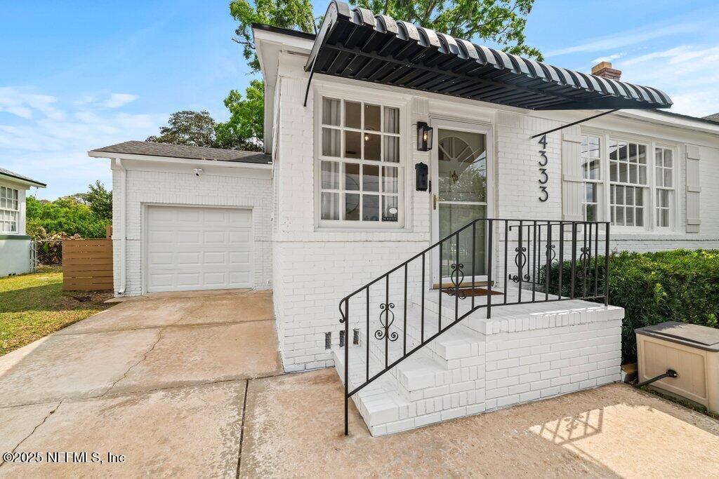 Redwood Ave, Jacksonville, FL 32207