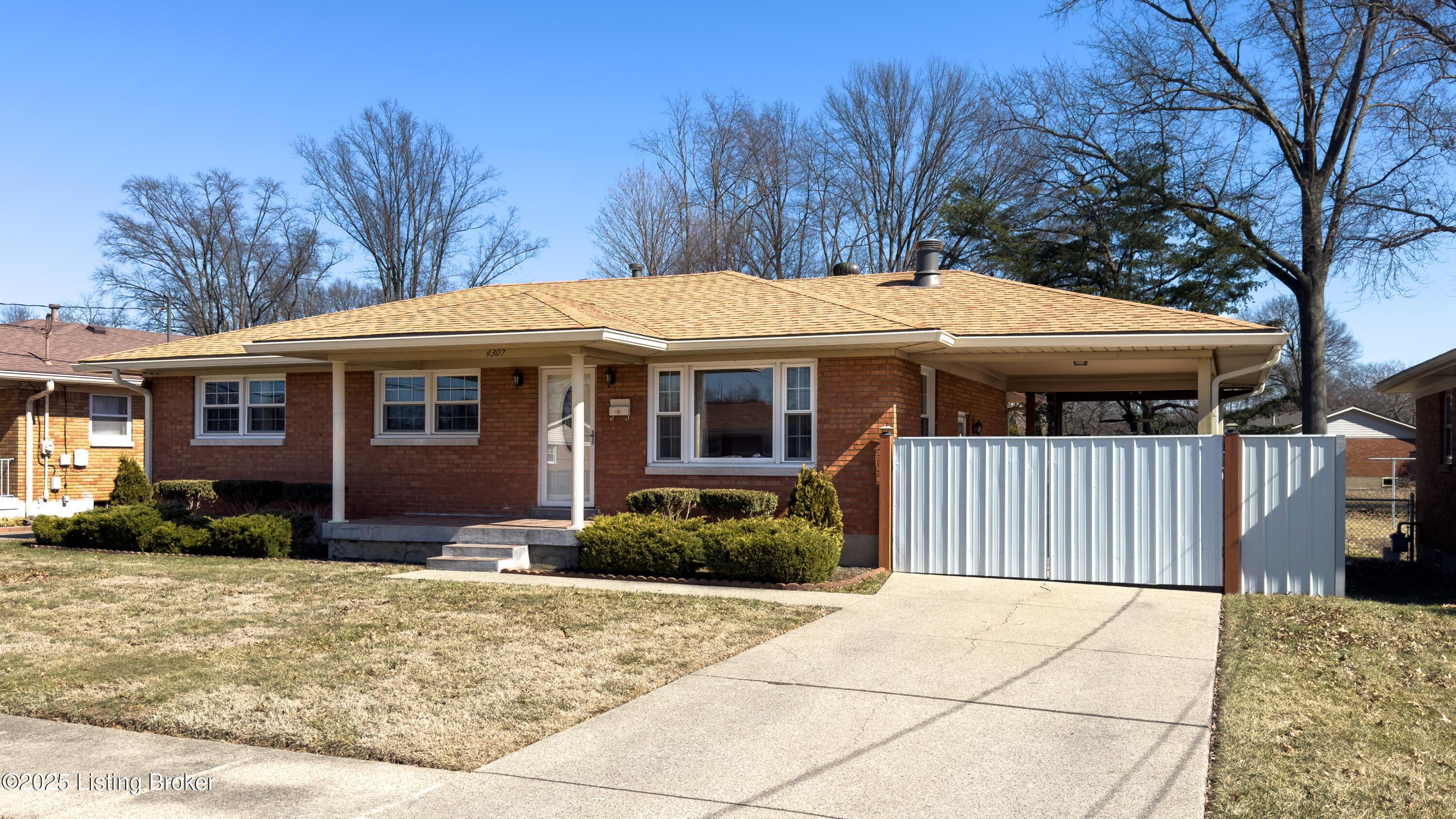 Lahnna Dr, Louisville, KY 40216