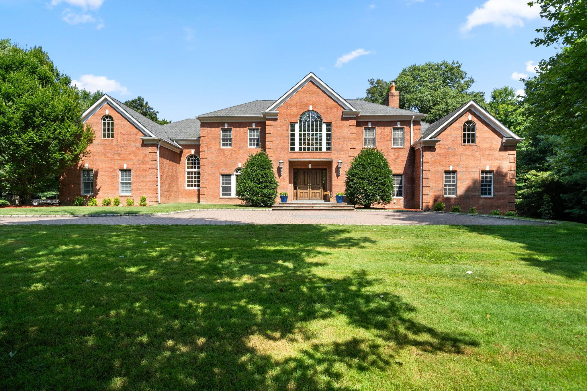 Tatem Way, Old Westbury, NY 11568