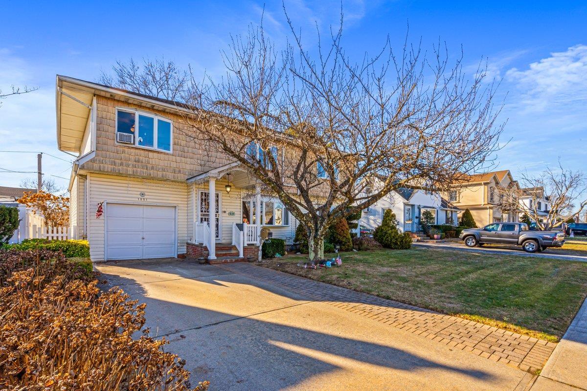 Shelburne Dr, Franklin Square, NY 11010